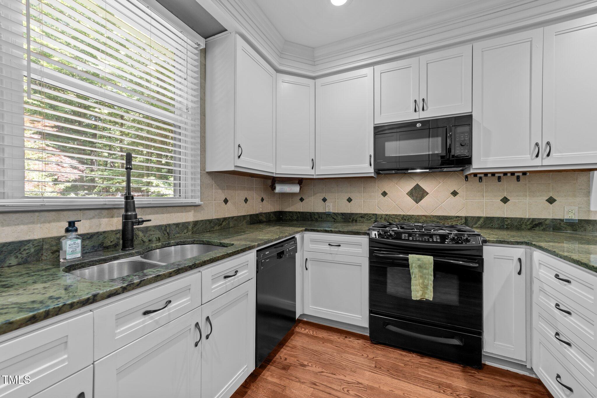 11425 Horsemans Trail