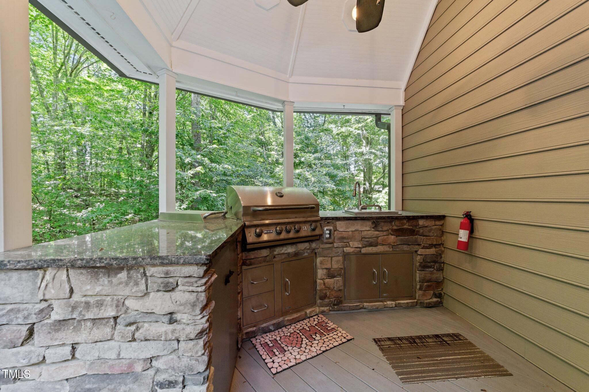 11425 Horsemans Trail
