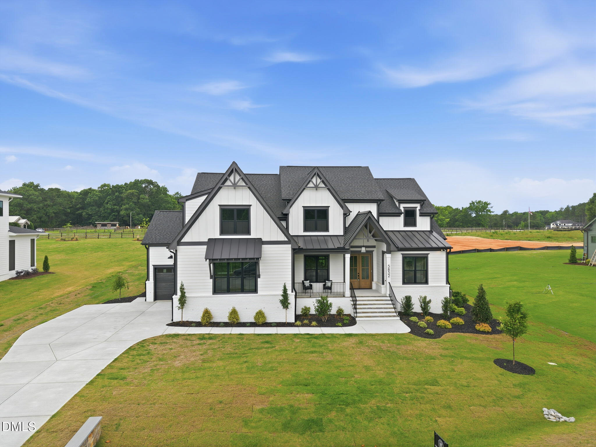 5852 Carriage Gate Drive