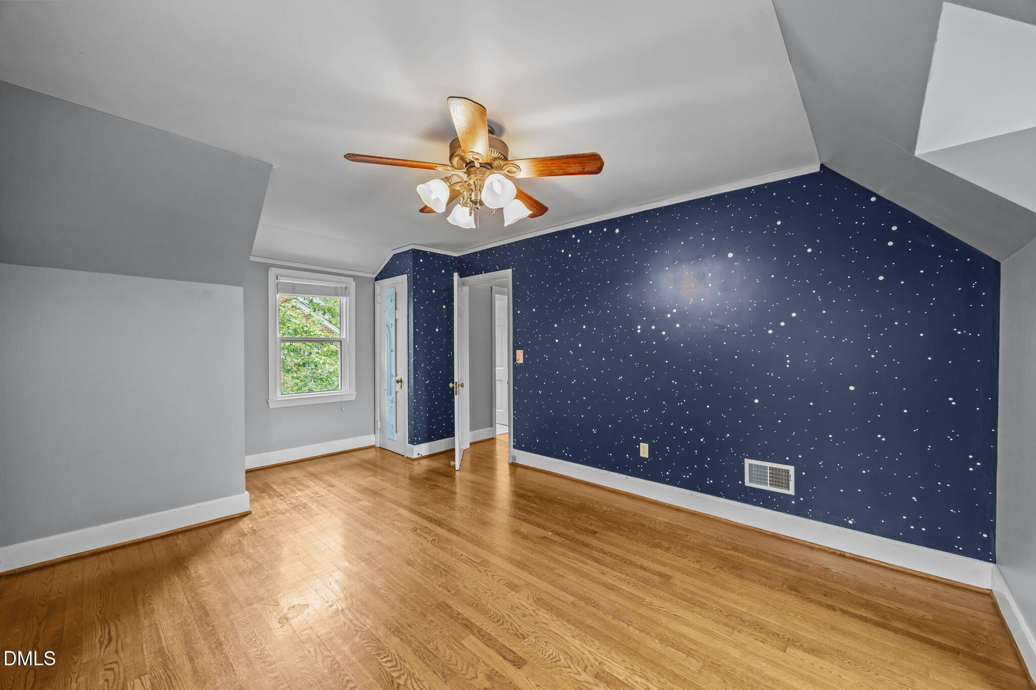 616 W Willowbrook Drive