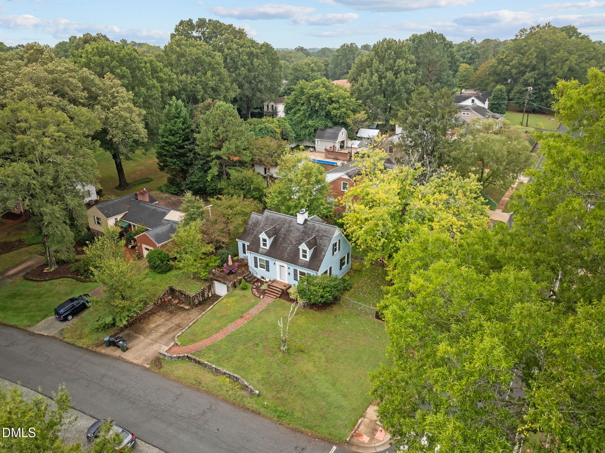 616 W Willowbrook Drive