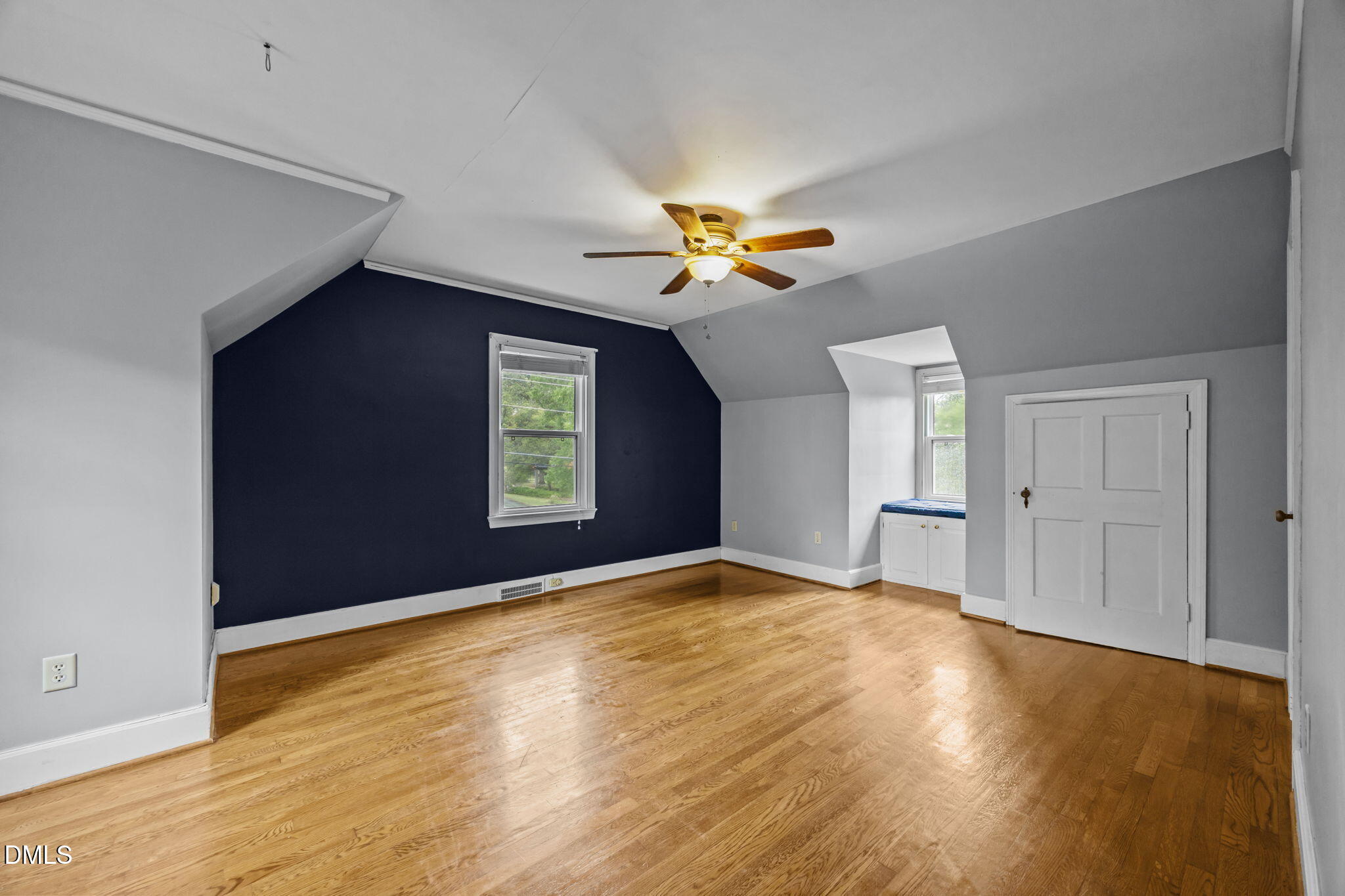 616 W Willowbrook Drive