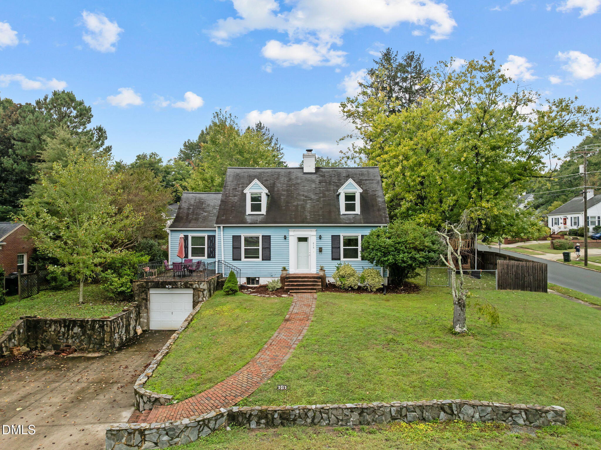 616 W Willowbrook Drive