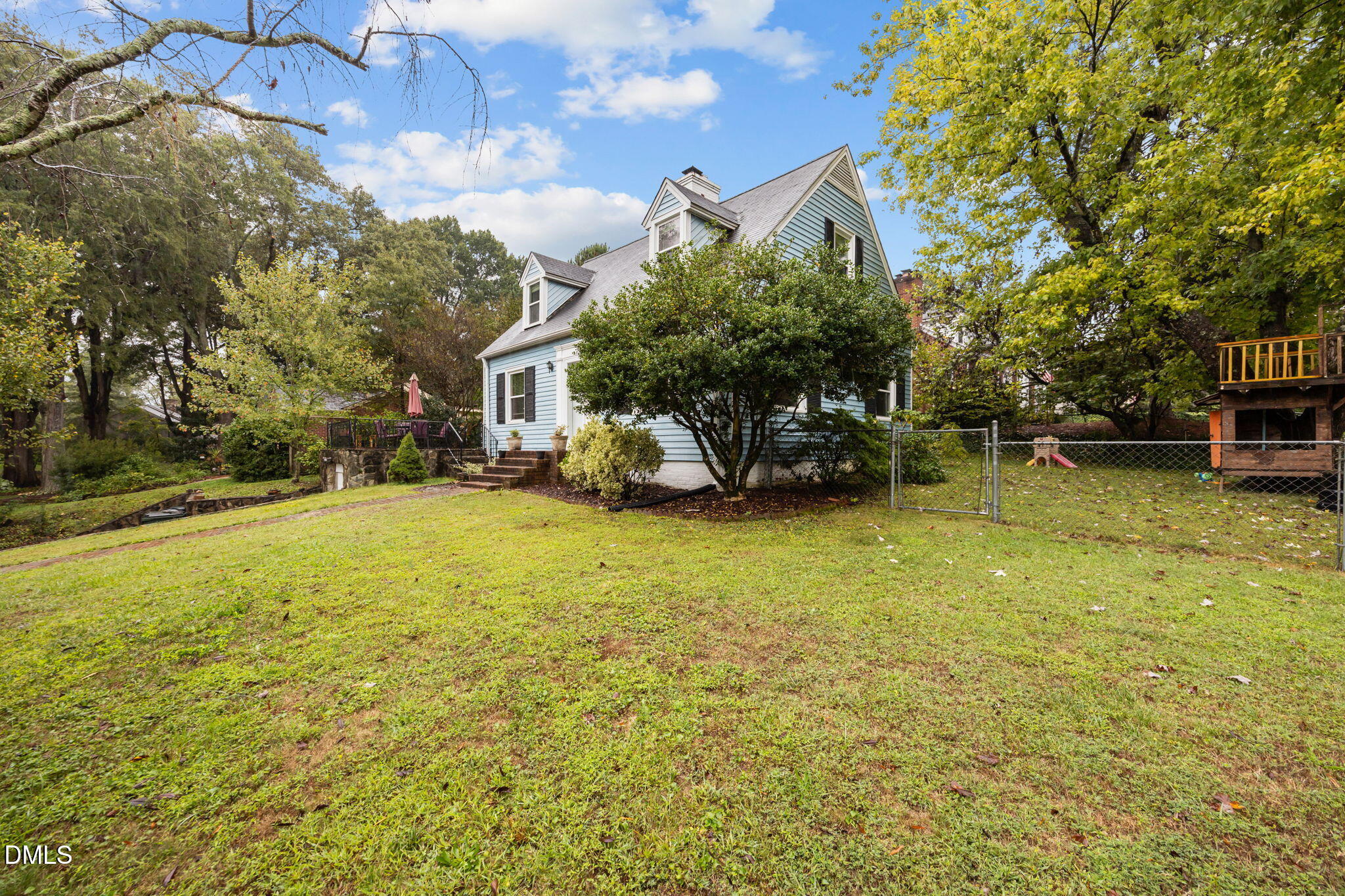 616 W Willowbrook Drive