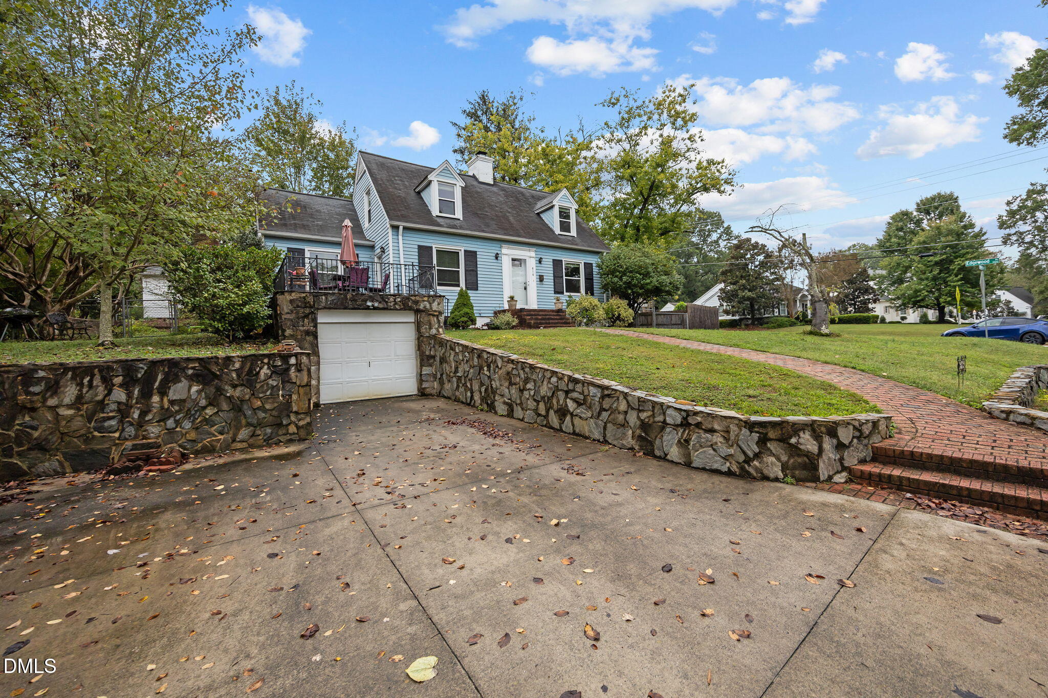 616 W Willowbrook Drive