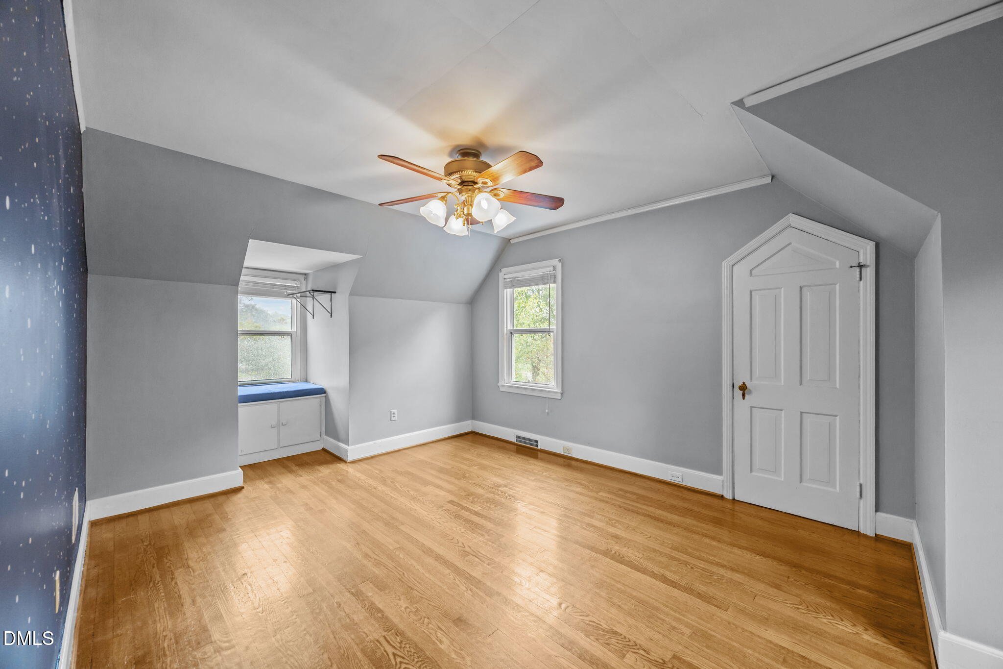 616 W Willowbrook Drive
