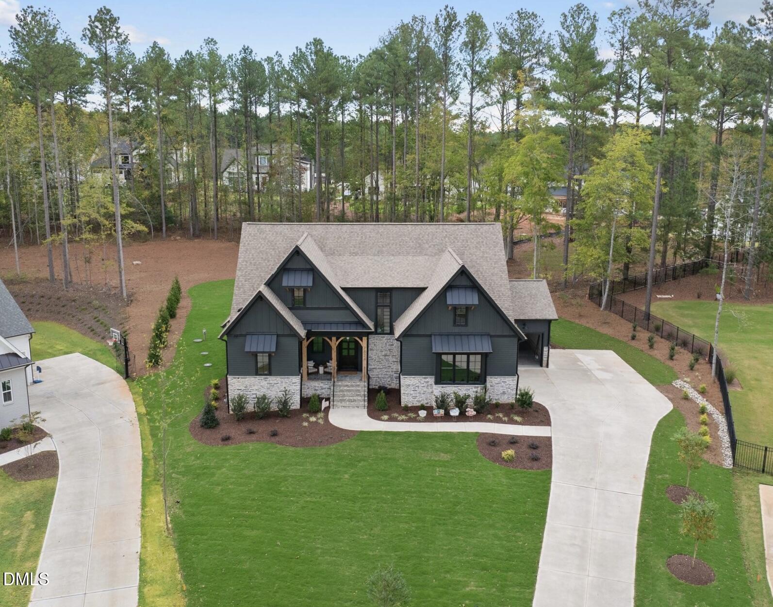 7824 Ailesbury Road