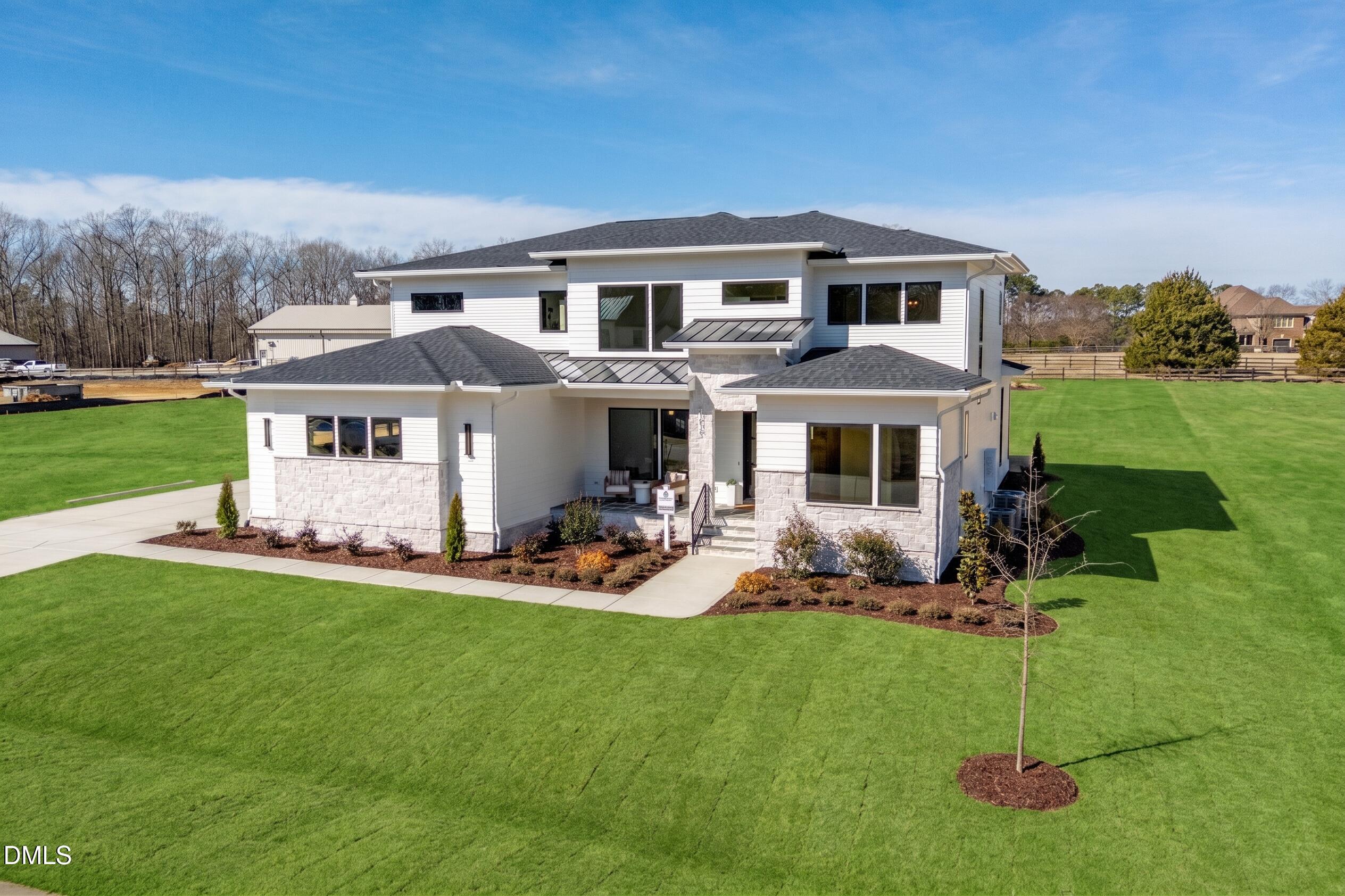 5856 Carriage Gate Drive