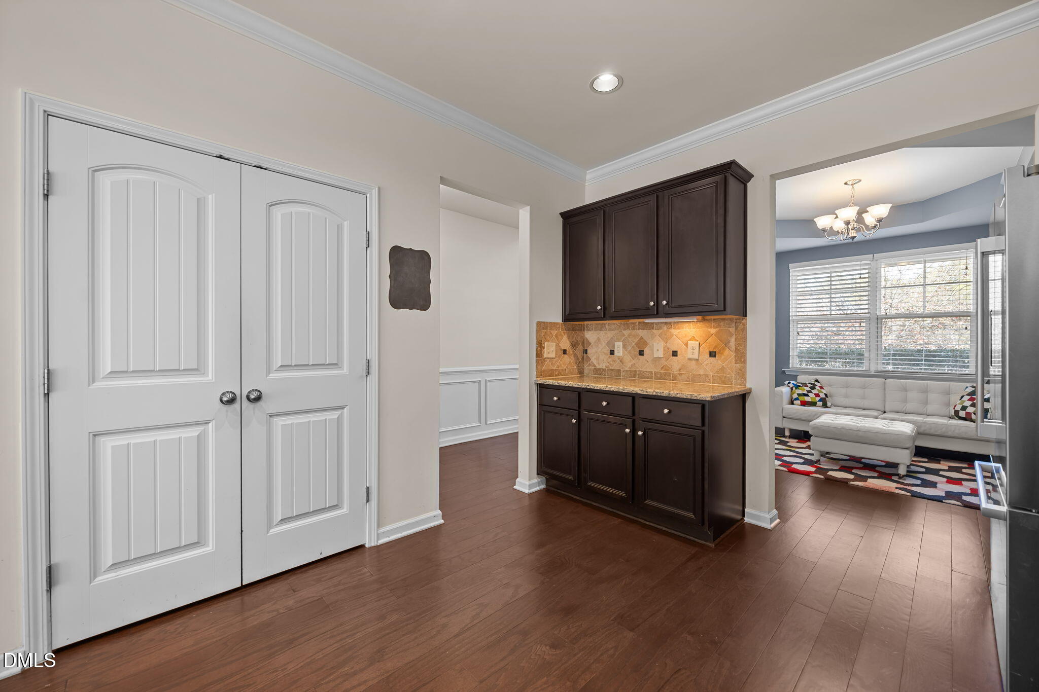 2464 Everstone Road