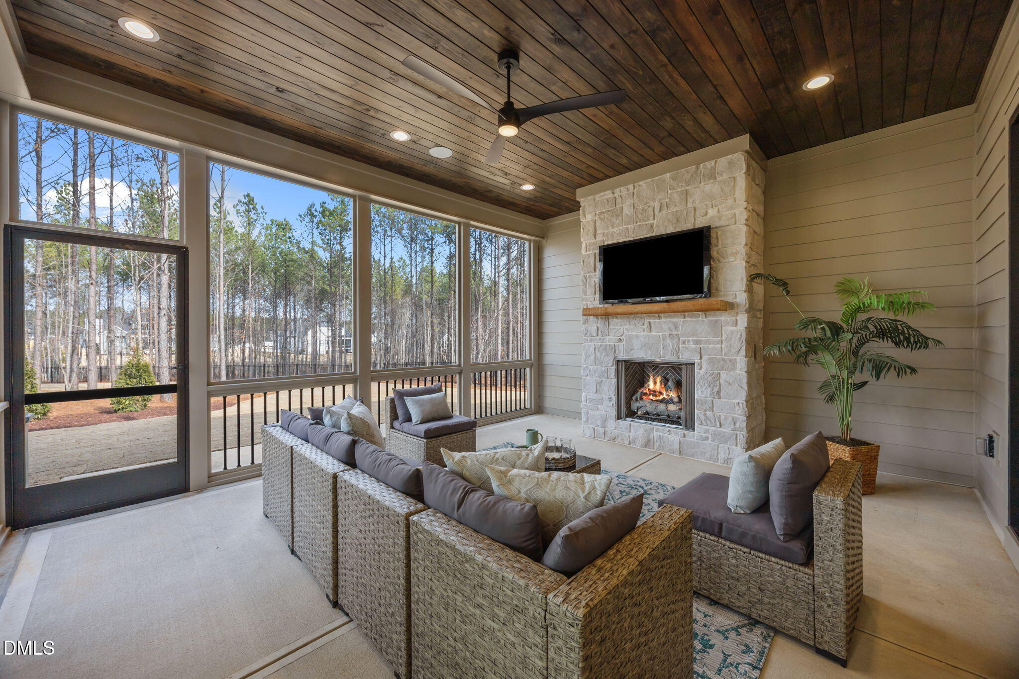 15 Chestnut Oak Drive