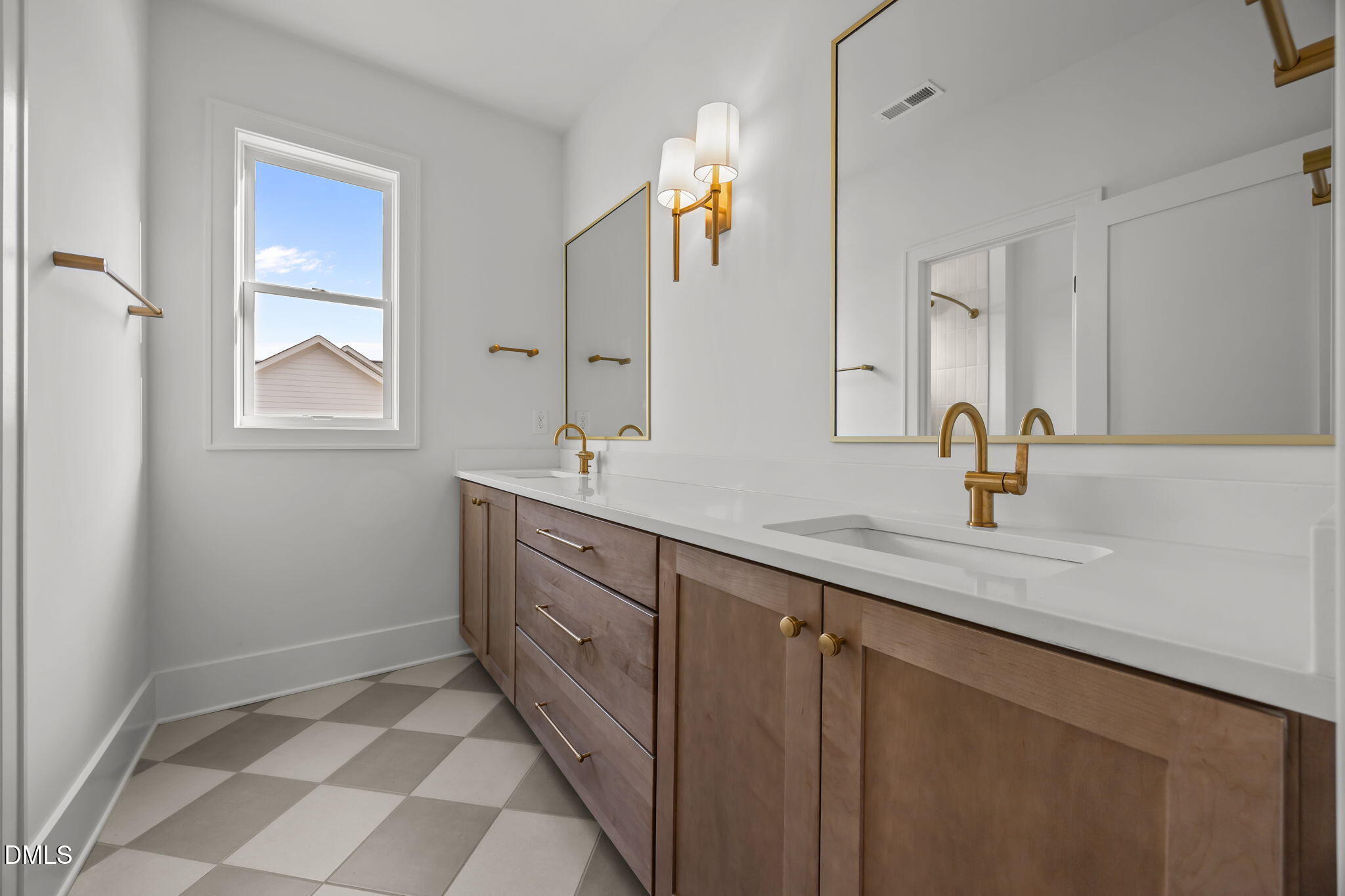 15 Chestnut Oak Drive