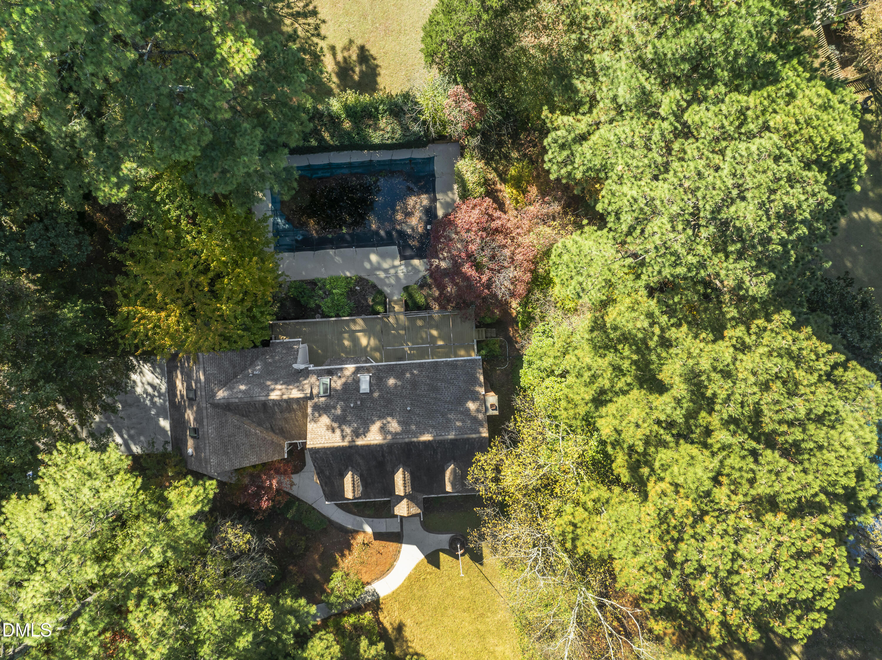 909 Willow Run South Drive