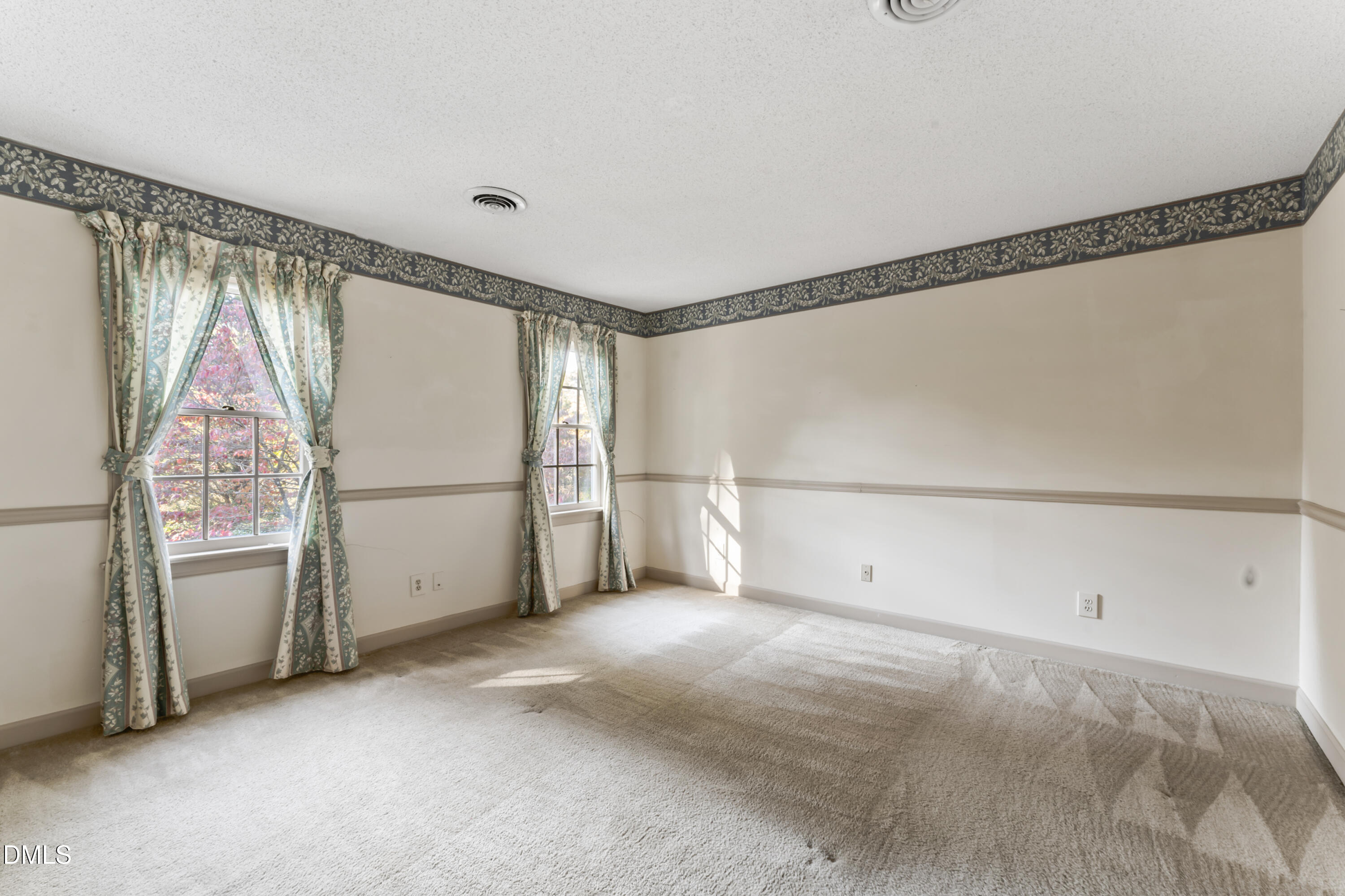 909 Willow Run South Drive