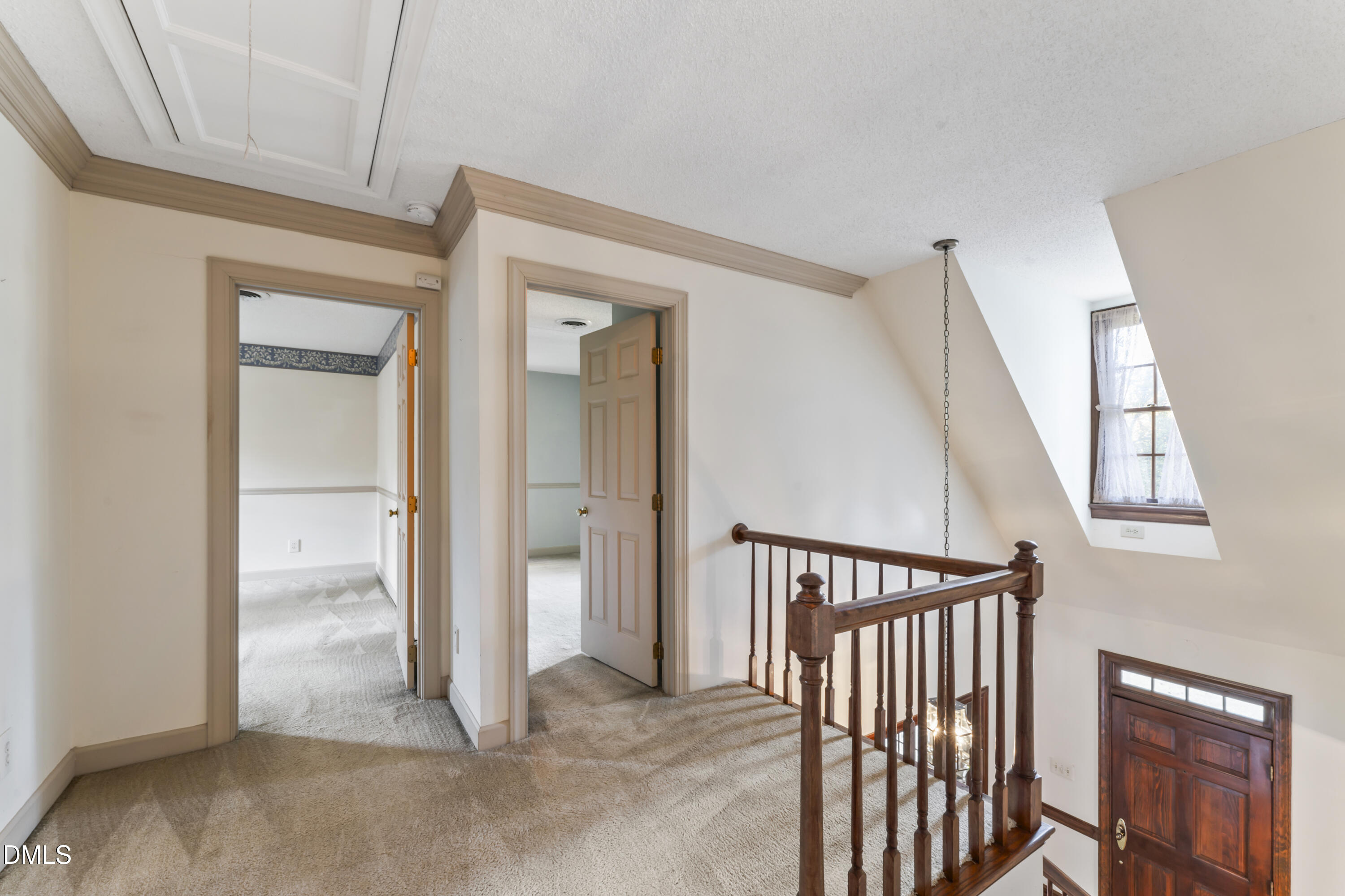 909 Willow Run South Drive
