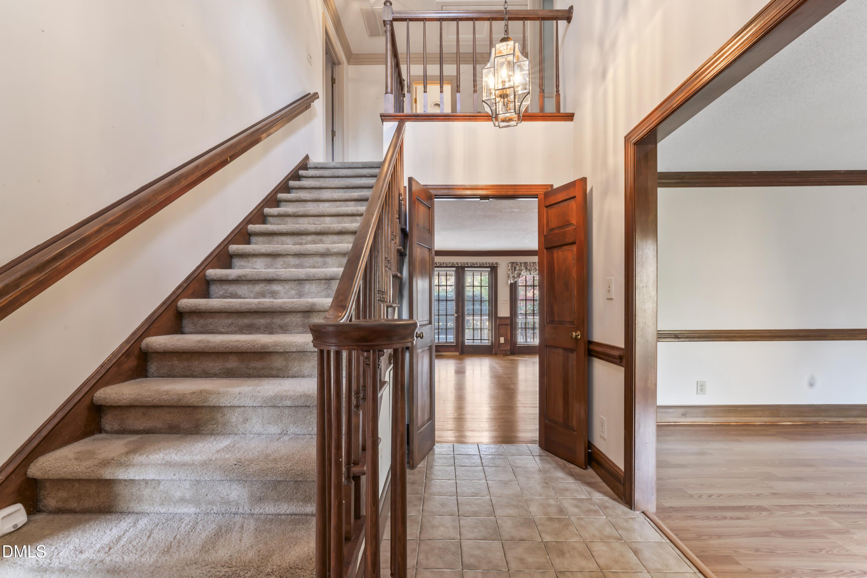 909 Willow Run South Drive