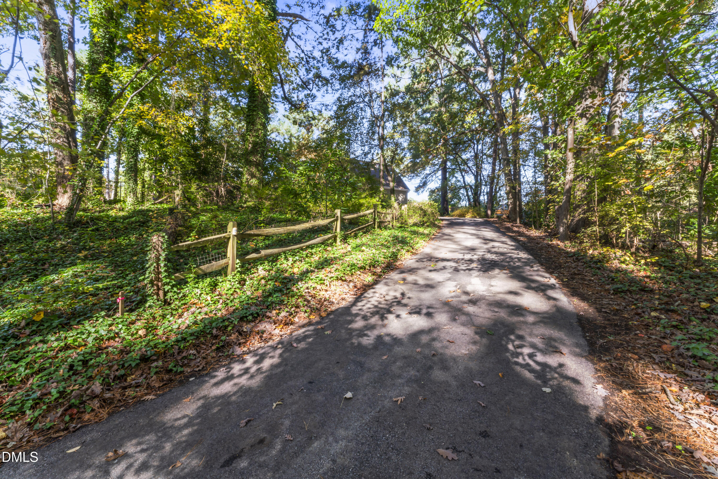 909 Willow Run South Drive