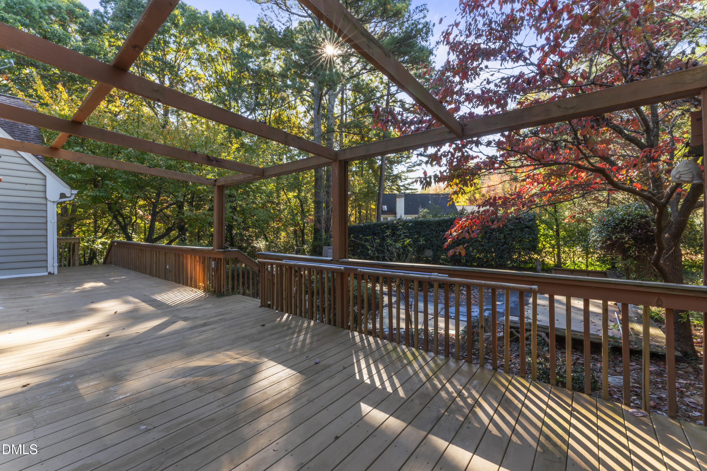 909 Willow Run South Drive