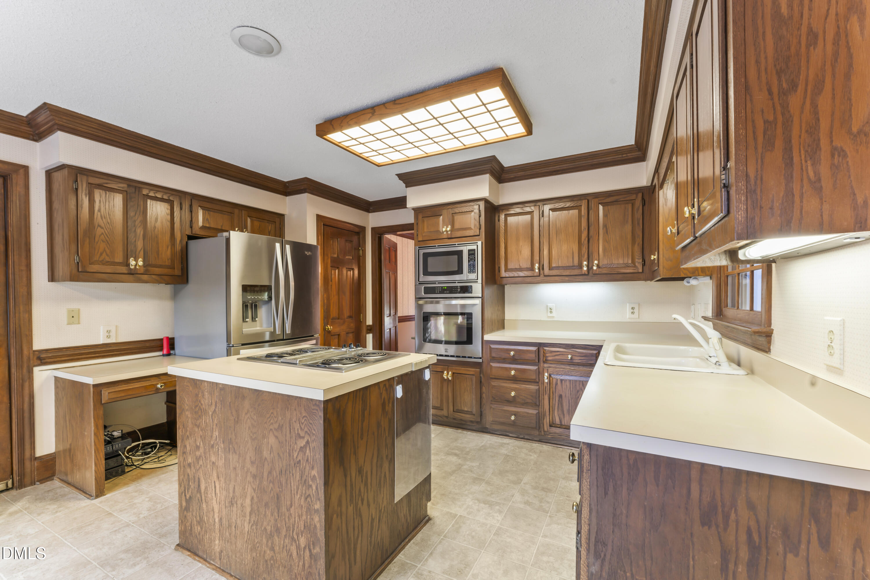 909 Willow Run South Drive