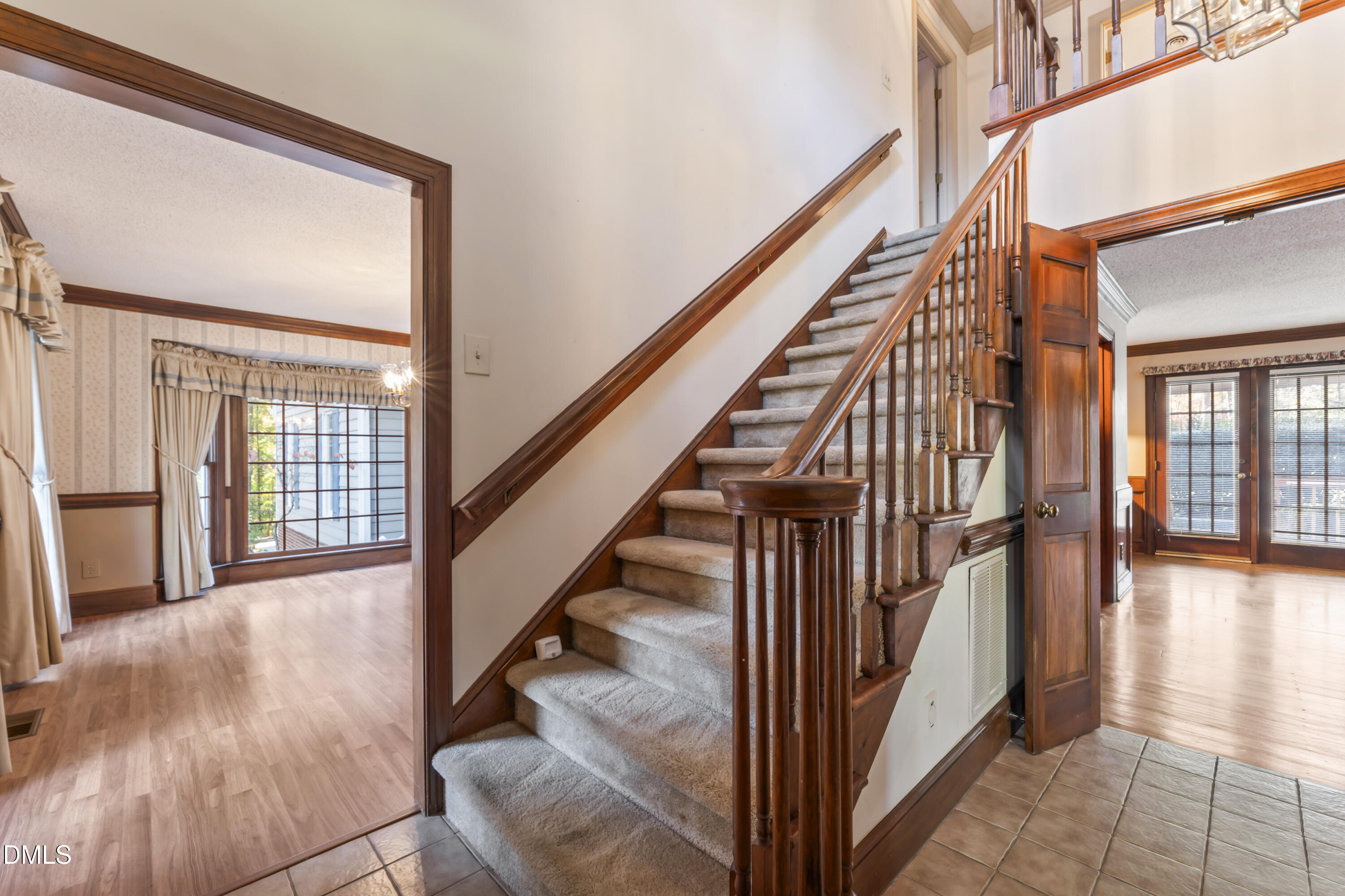 909 Willow Run South Drive