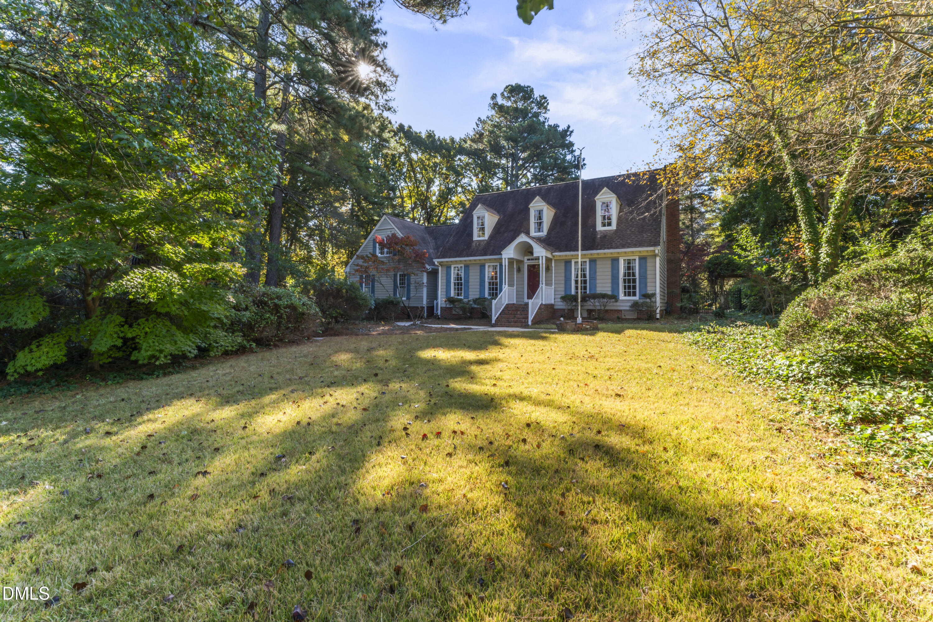 909 Willow Run South Drive