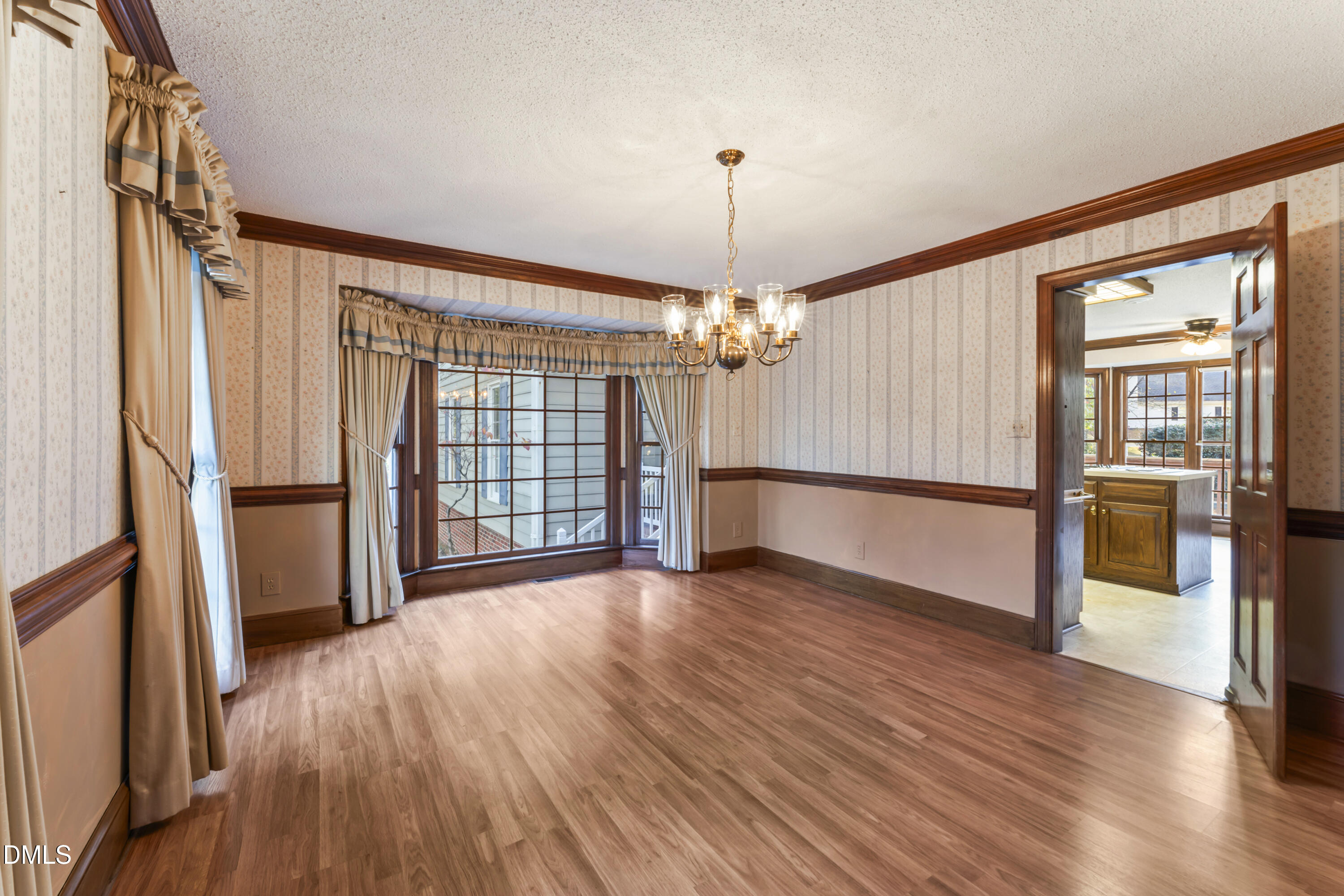 909 Willow Run South Drive