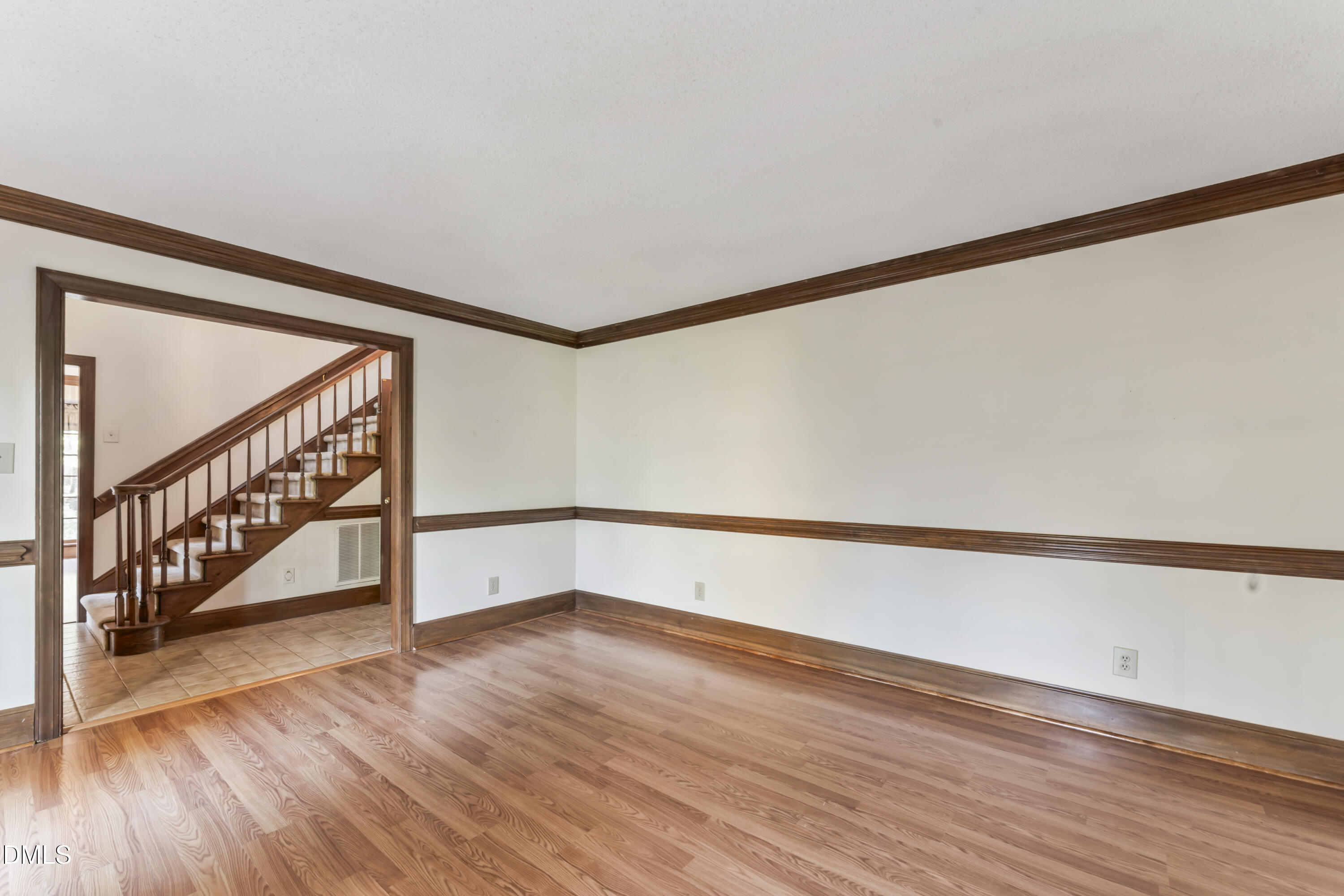 909 Willow Run South Drive