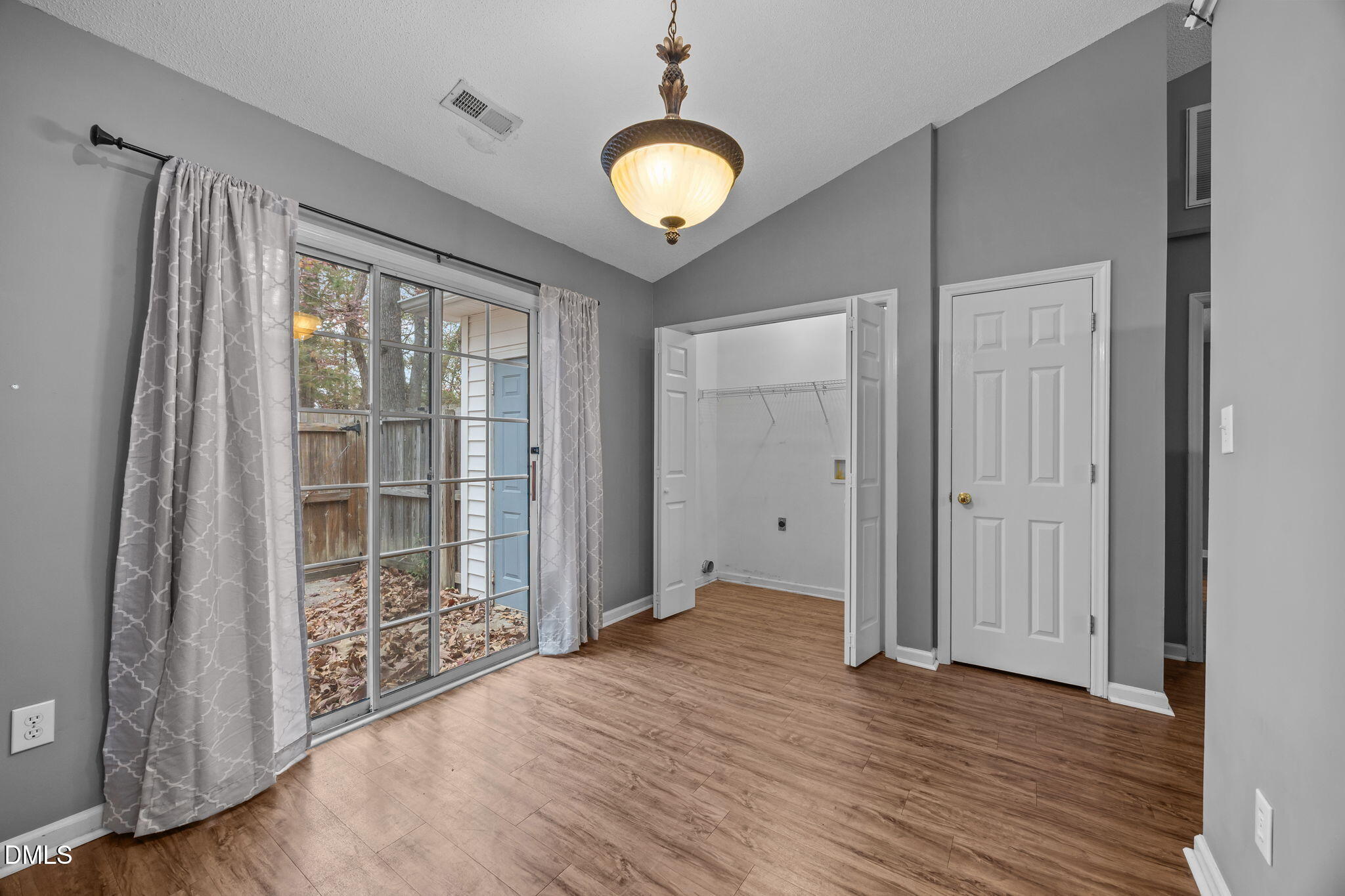 2916 Flintridge Drive