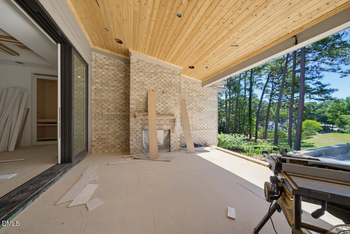 7136 North Ridge Drive