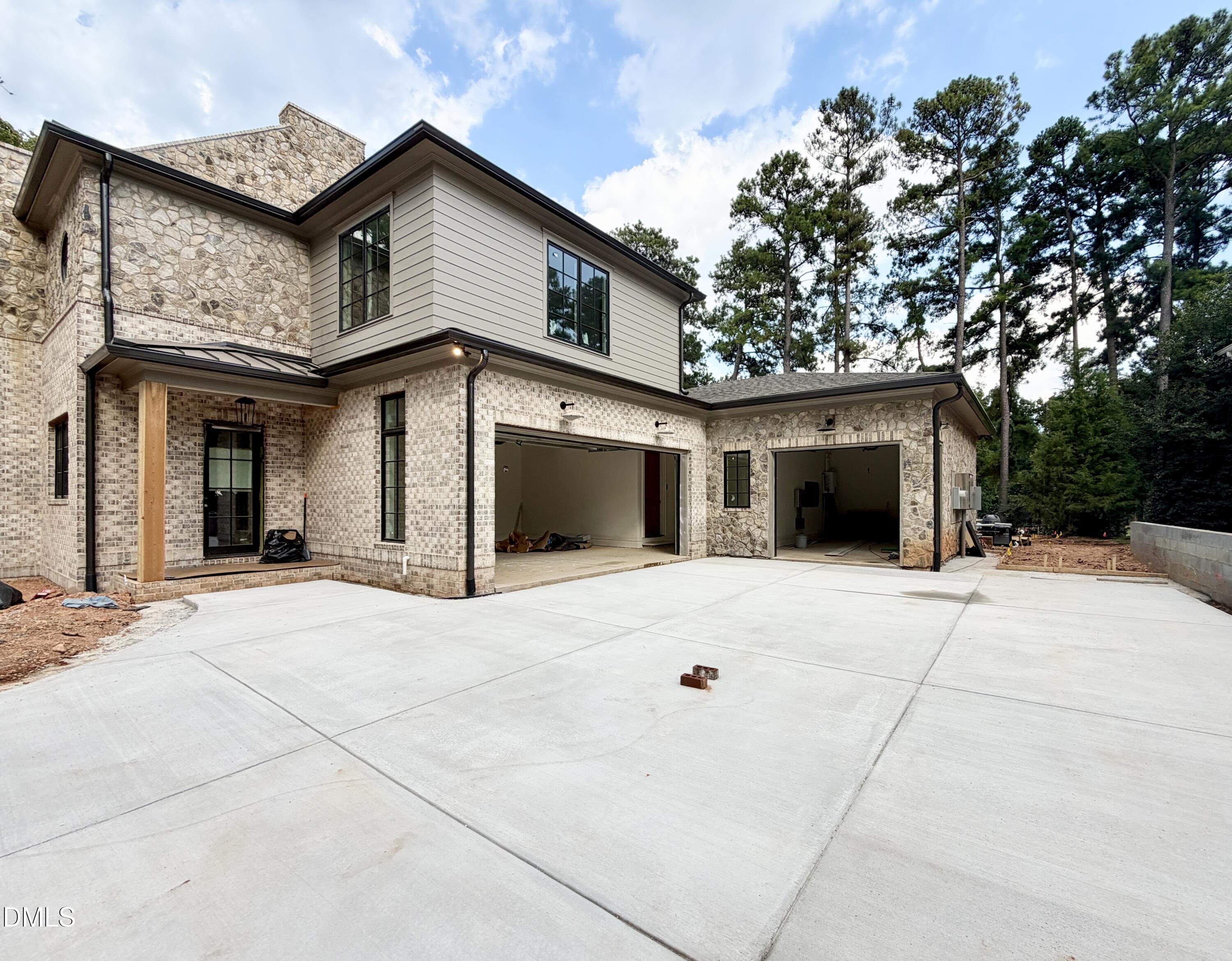 7136 North Ridge Drive