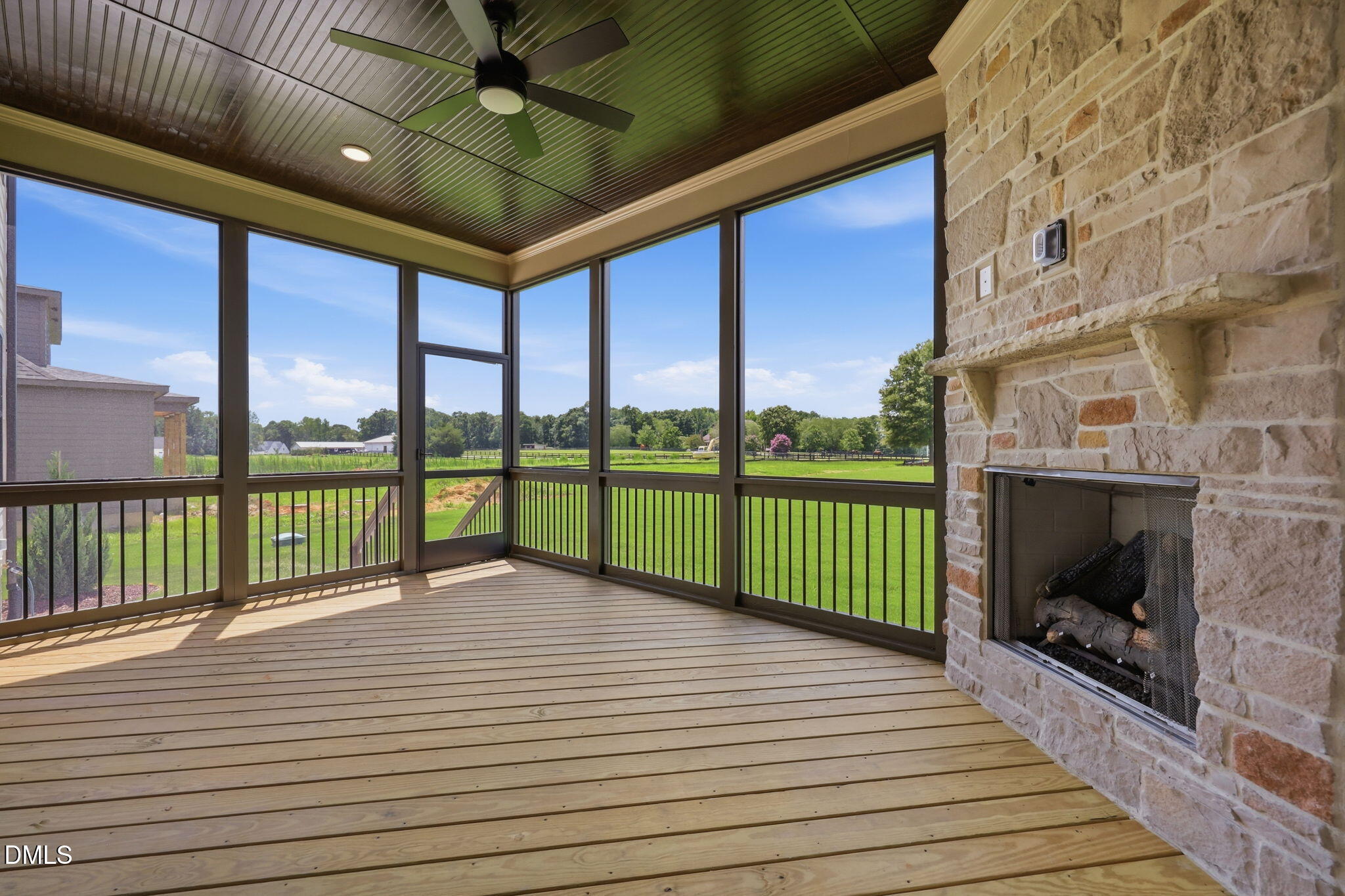 5824 Carriage Gate Drive