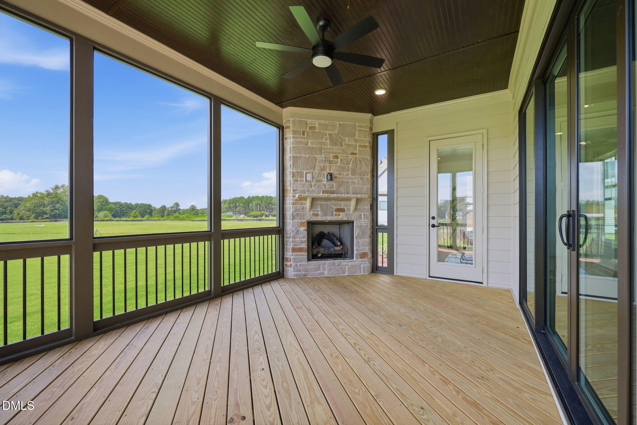 5824 Carriage Gate Drive