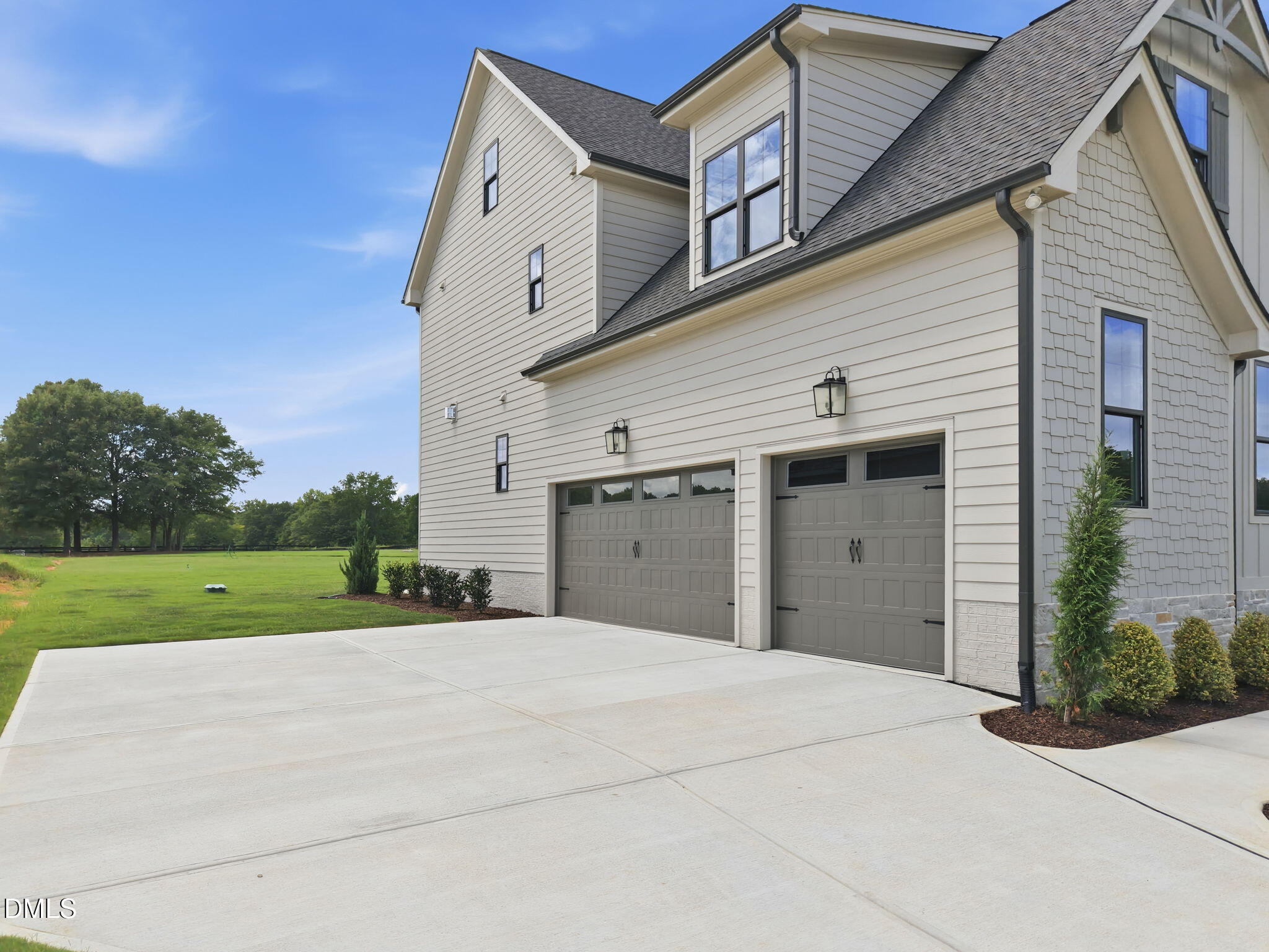 5824 Carriage Gate Drive