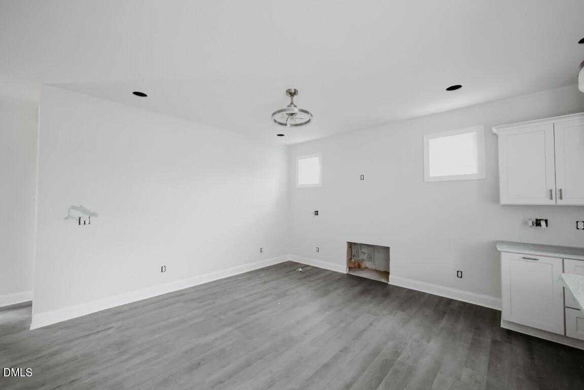 305 E Perry Avenue