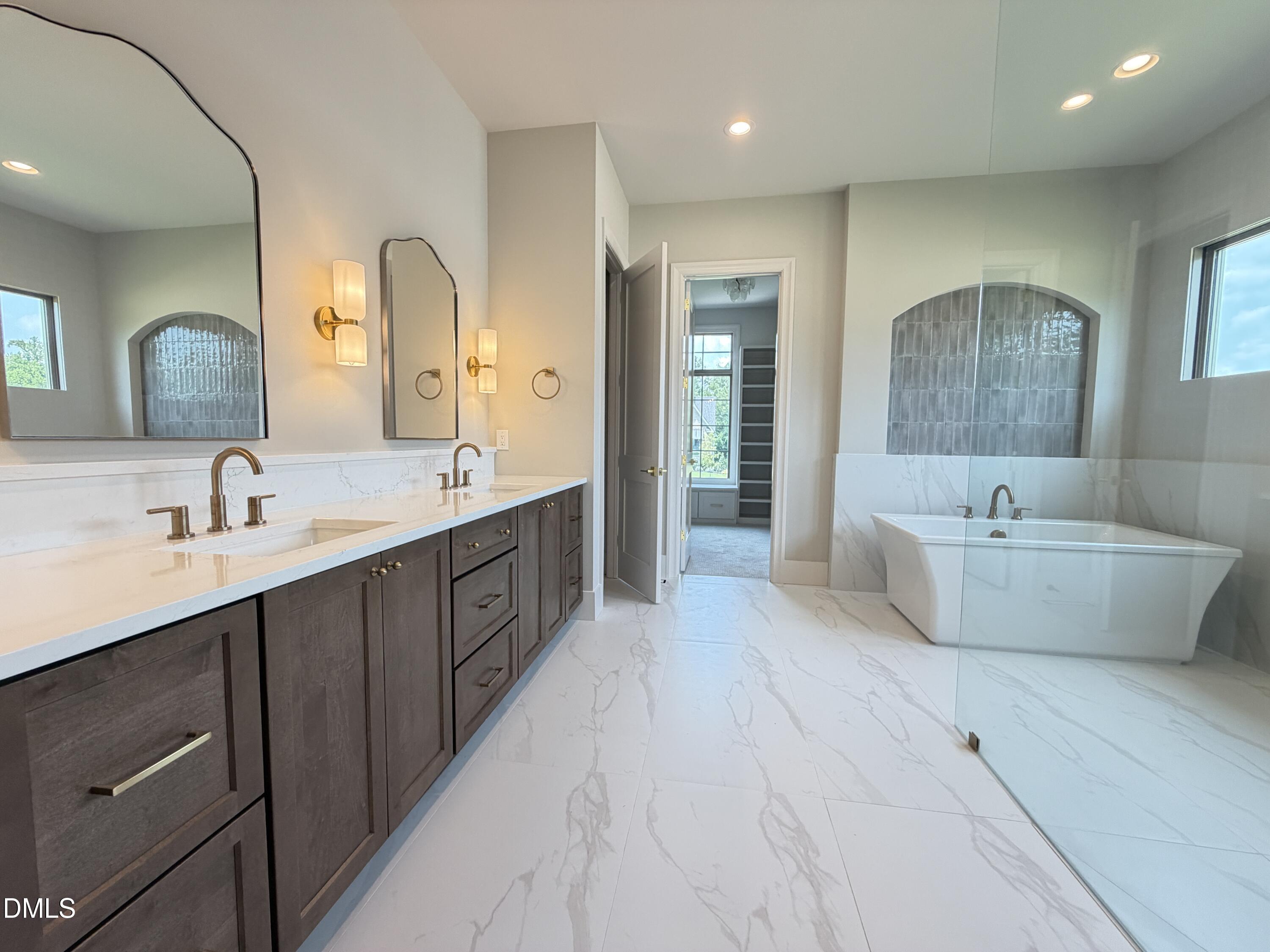 2428 Rosslare Mews Lane