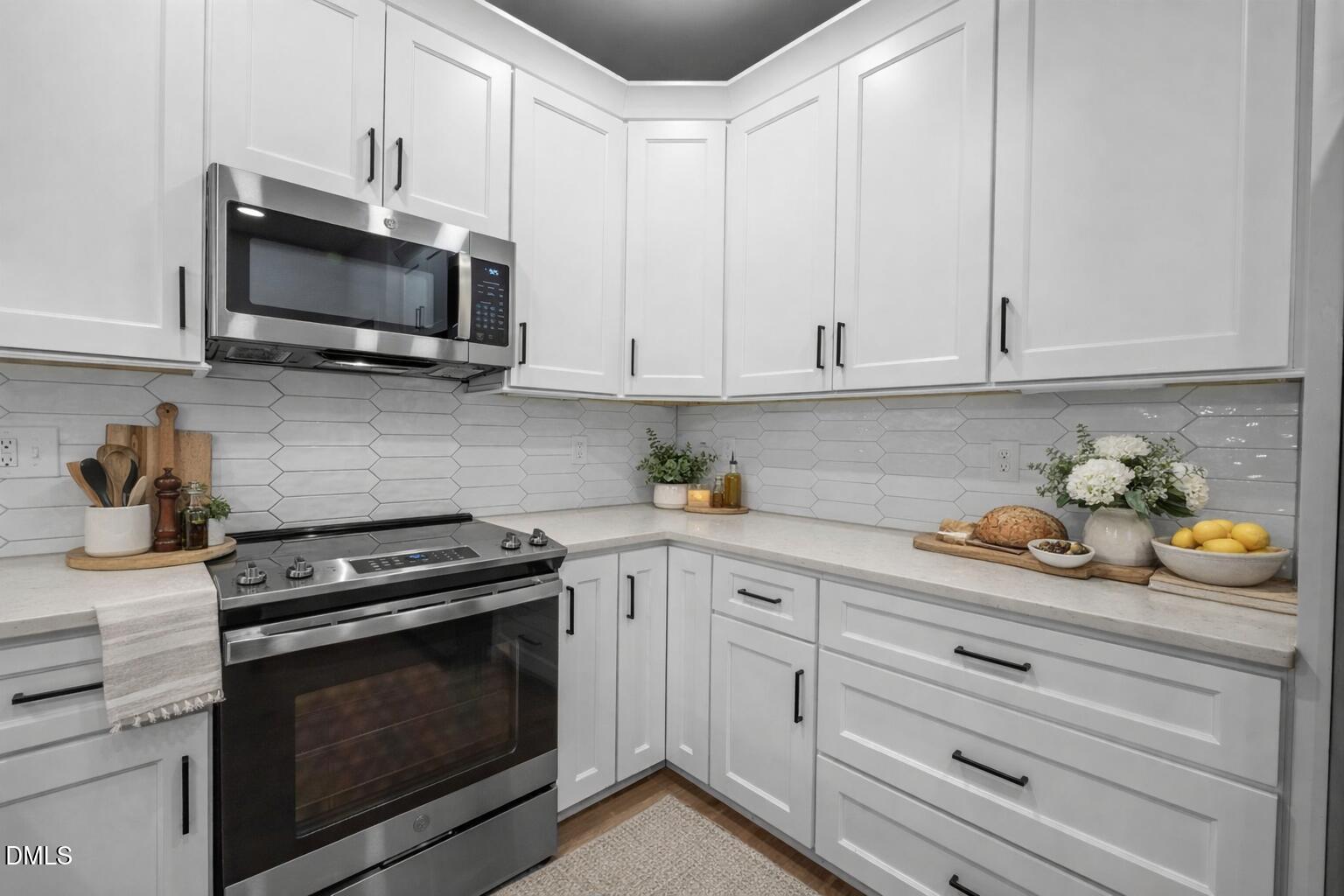 3230 Rowena Avenue Apt B