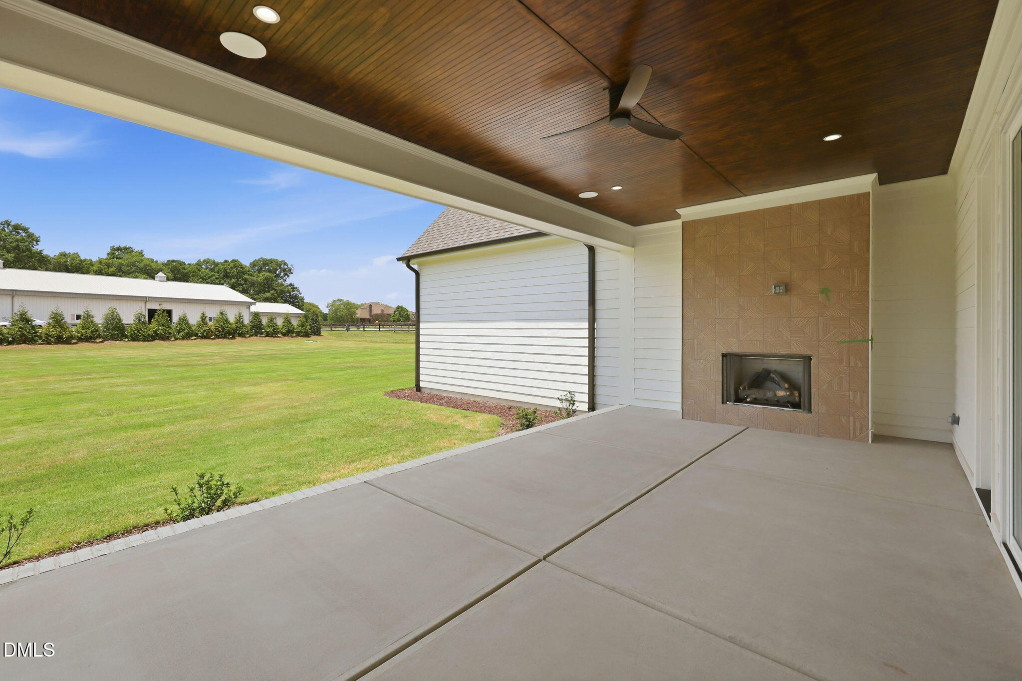 5864 Carriage Gate Drive