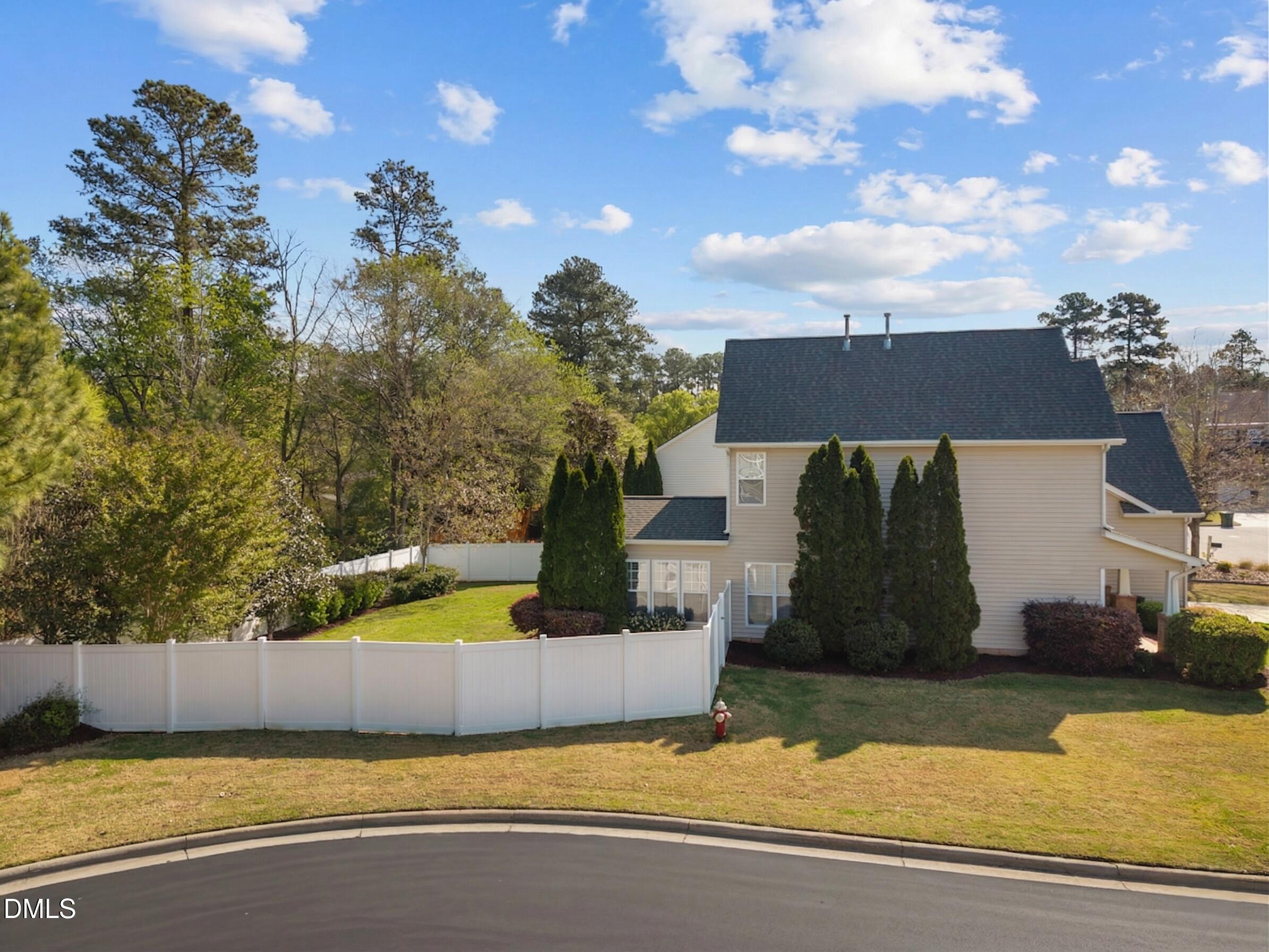 1001 Deshire Lane