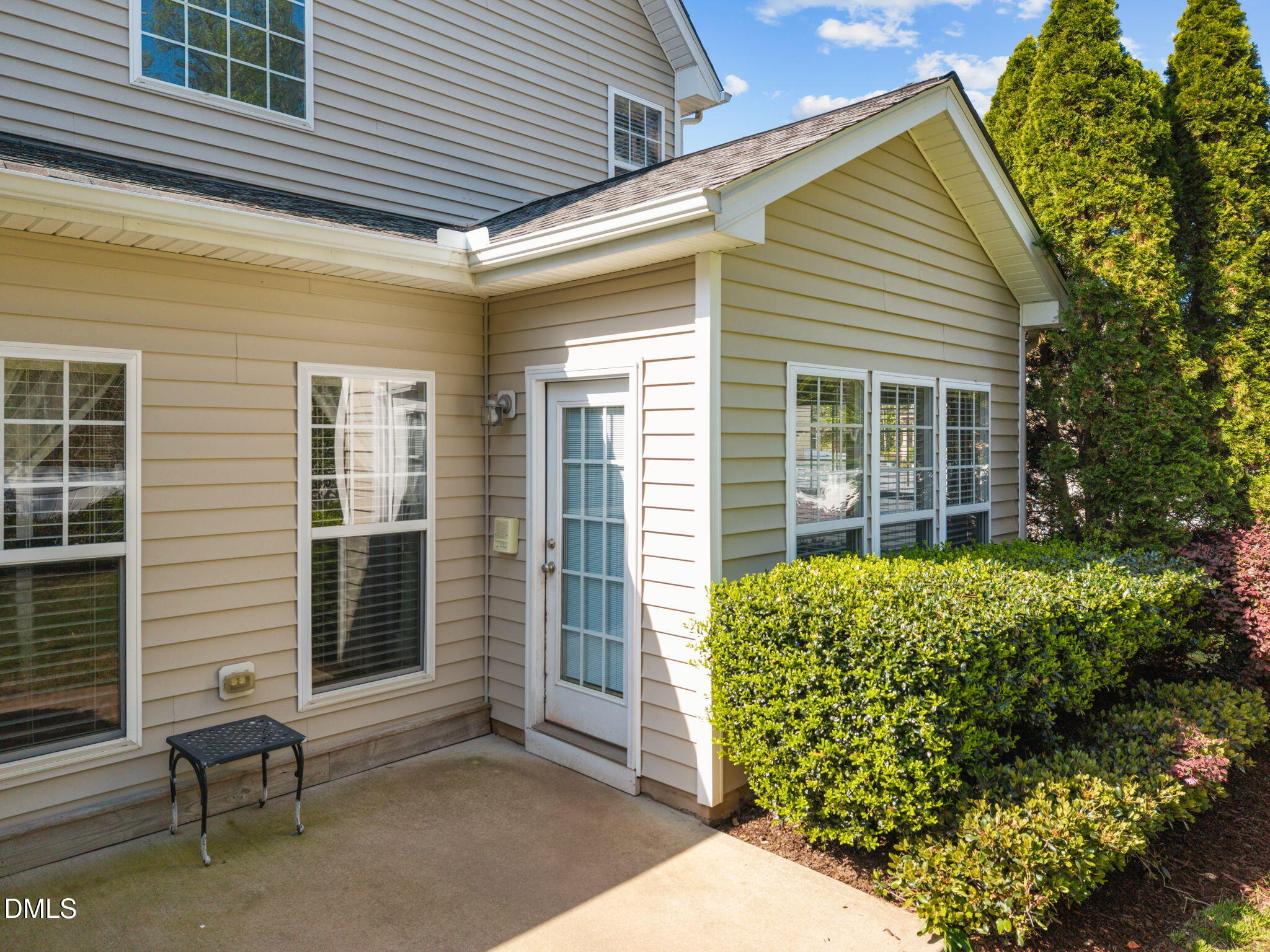 1001 Deshire Lane