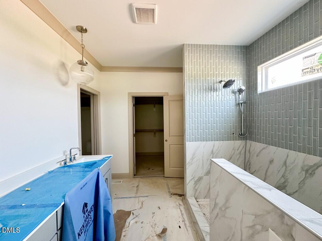 215 Broadleaf Lane