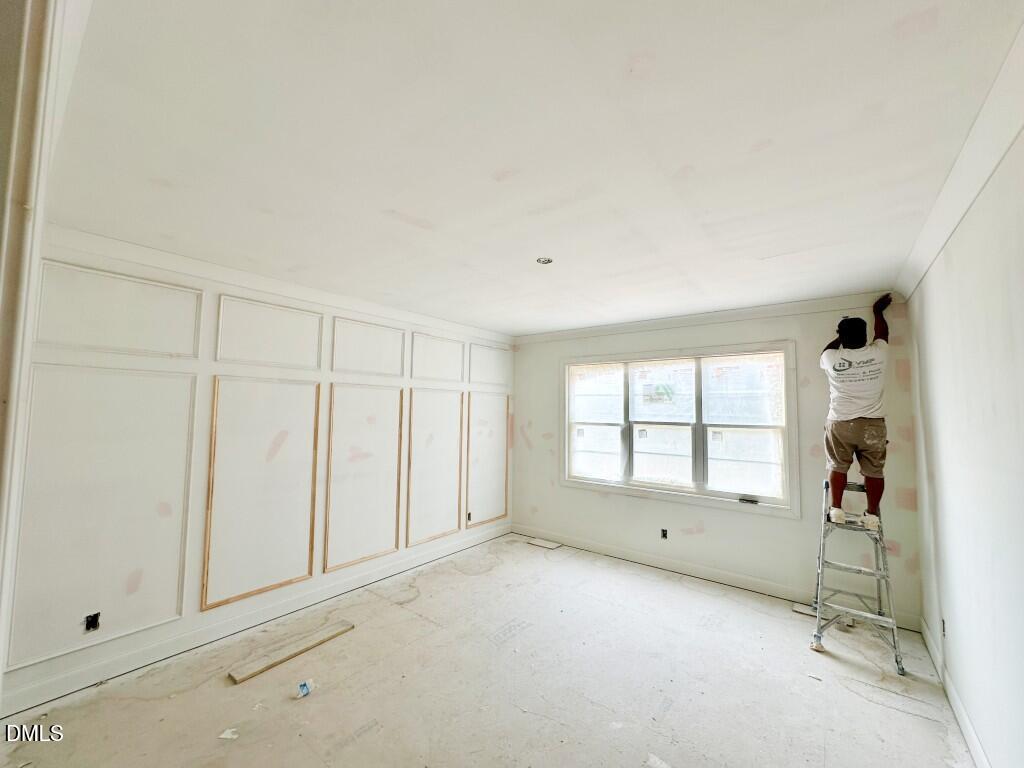 215 Broadleaf Lane
