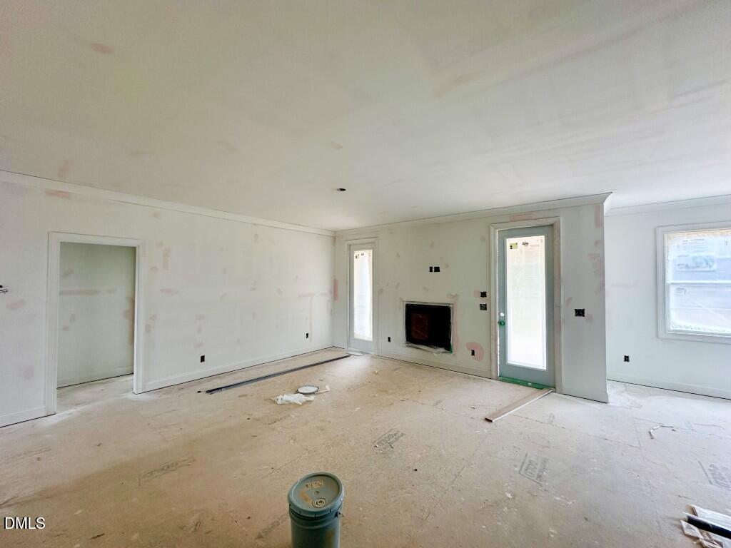 215 Broadleaf Lane