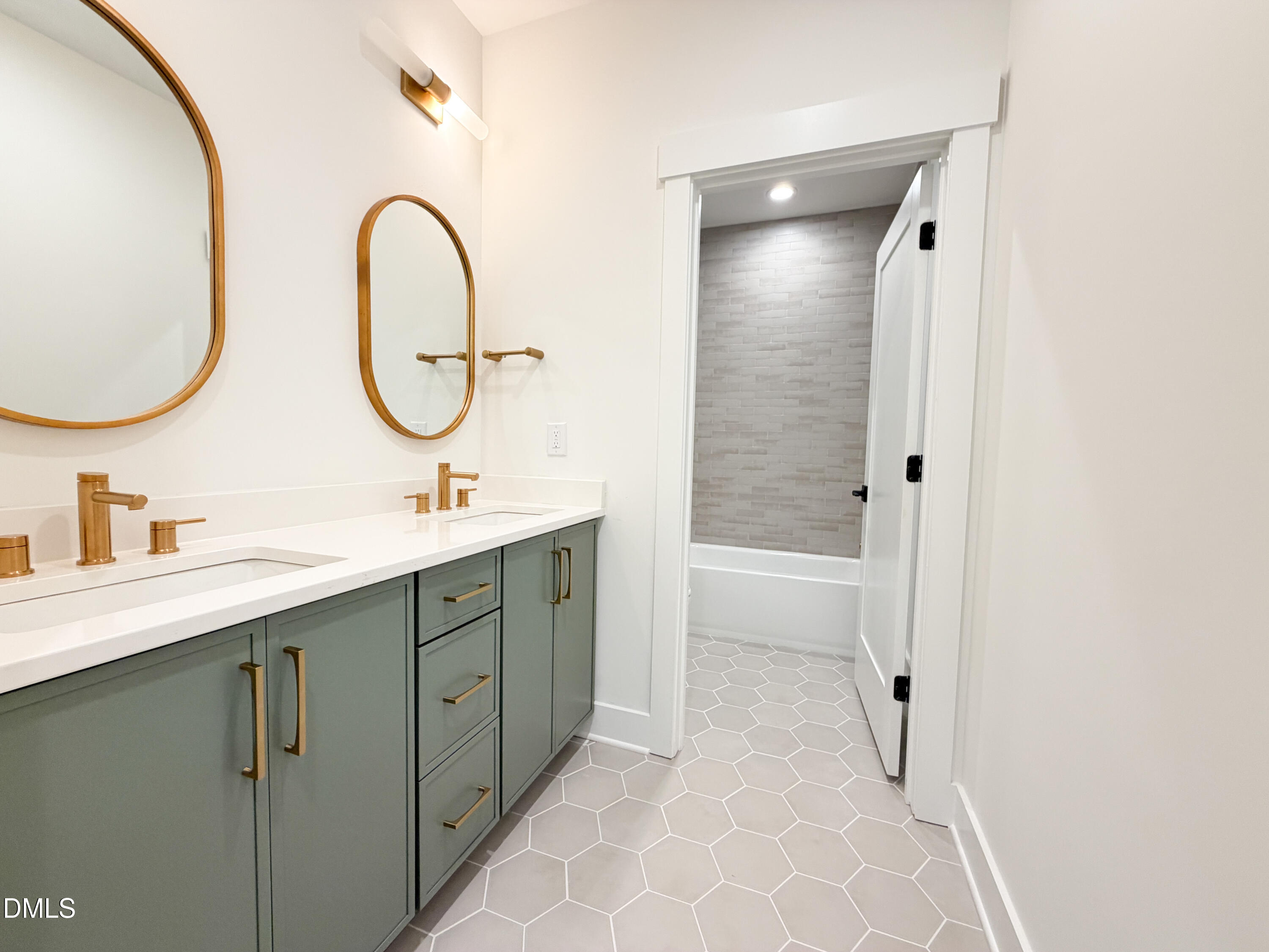 2453 Rosslare Mews Lane