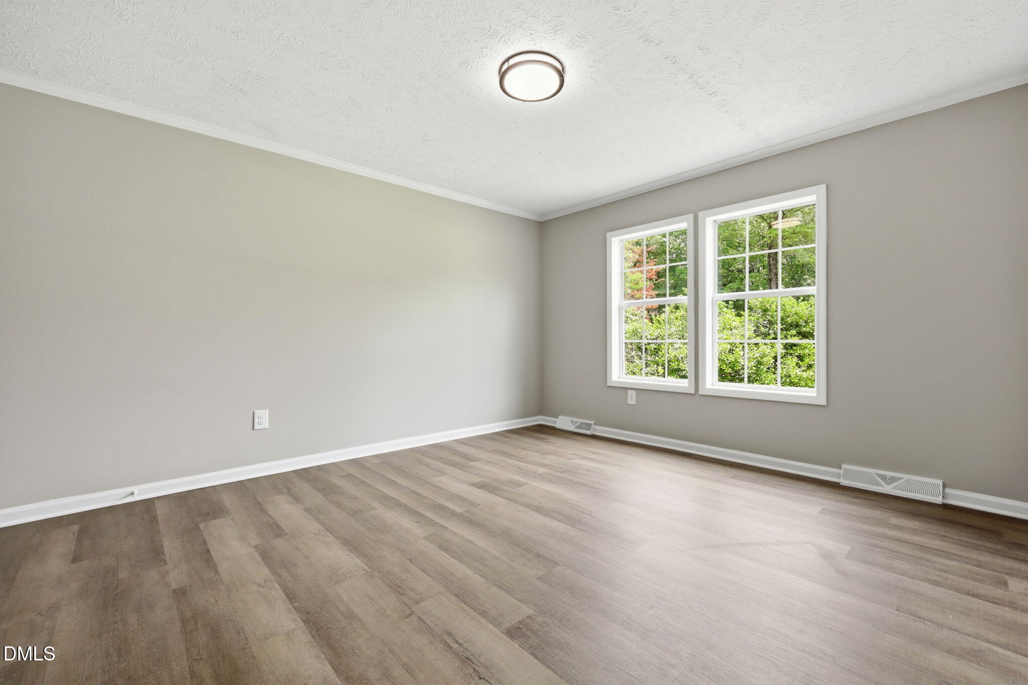 102 Pineview Drive