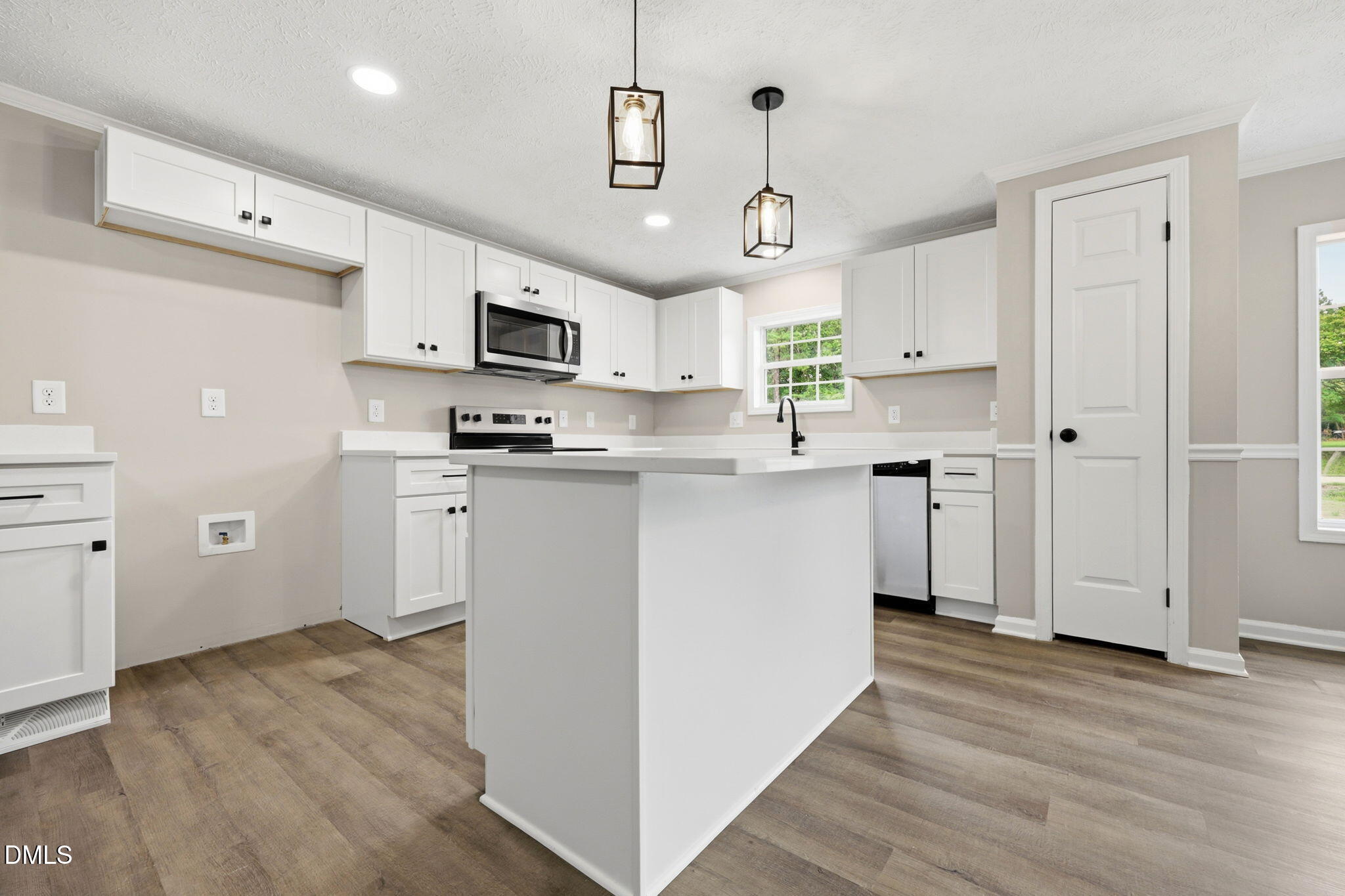 102 Pineview Drive