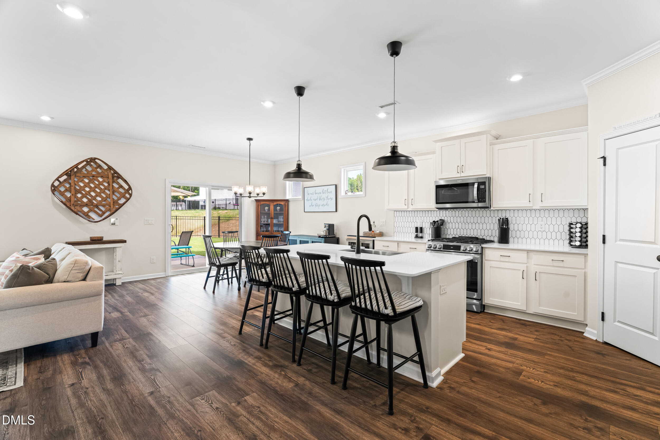 100 Capanne Court