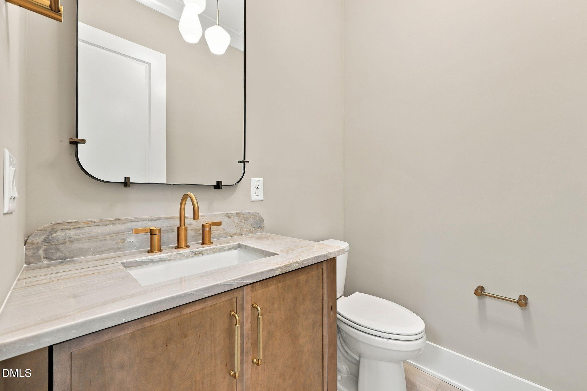 2432 Rosslare Mews Lane