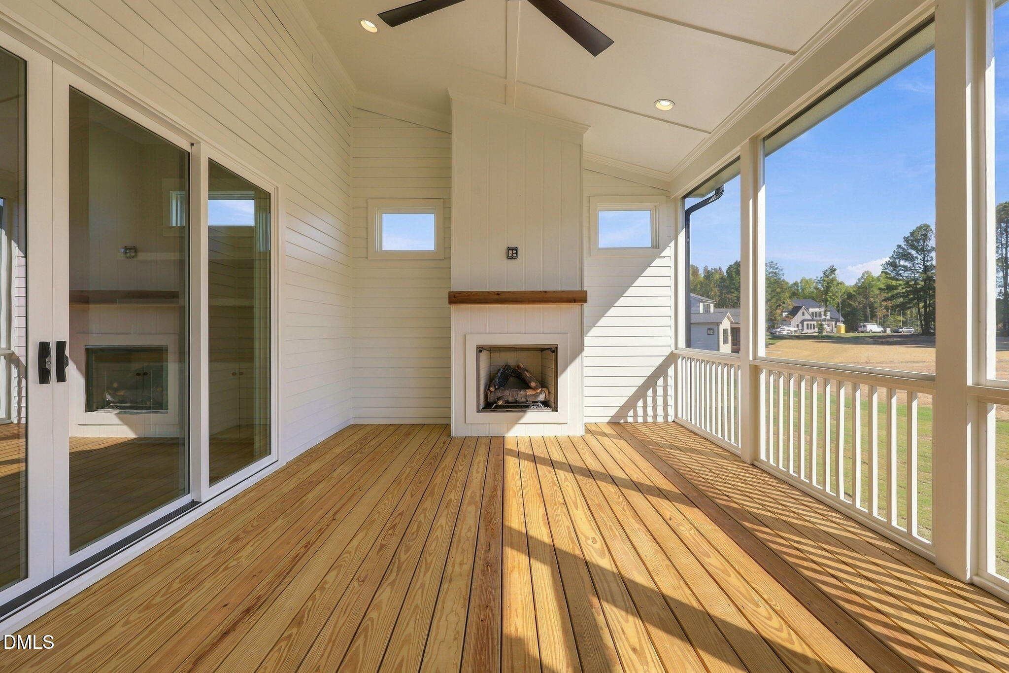 2432 Rosslare Mews Lane