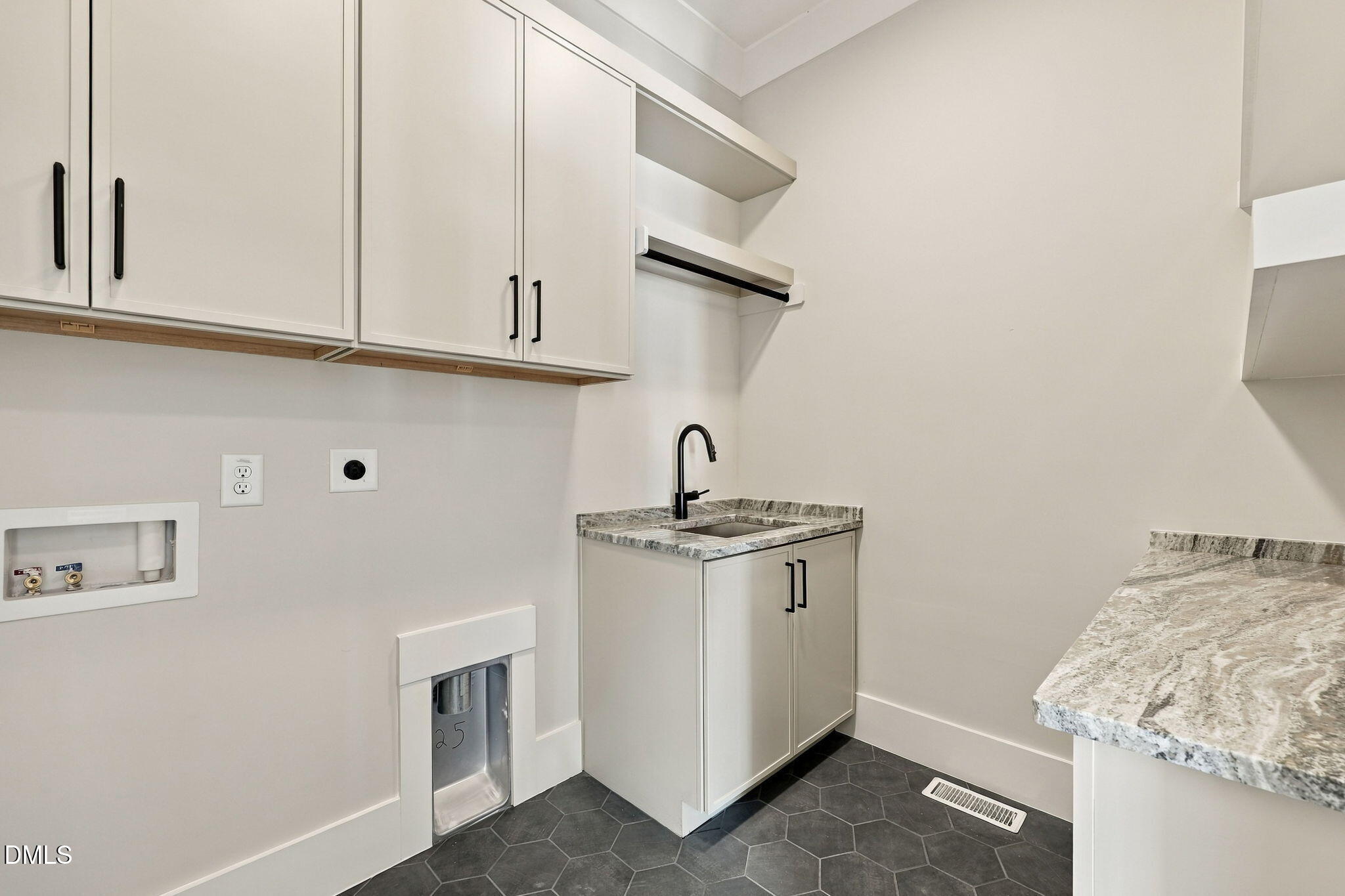 2432 Rosslare Mews Lane