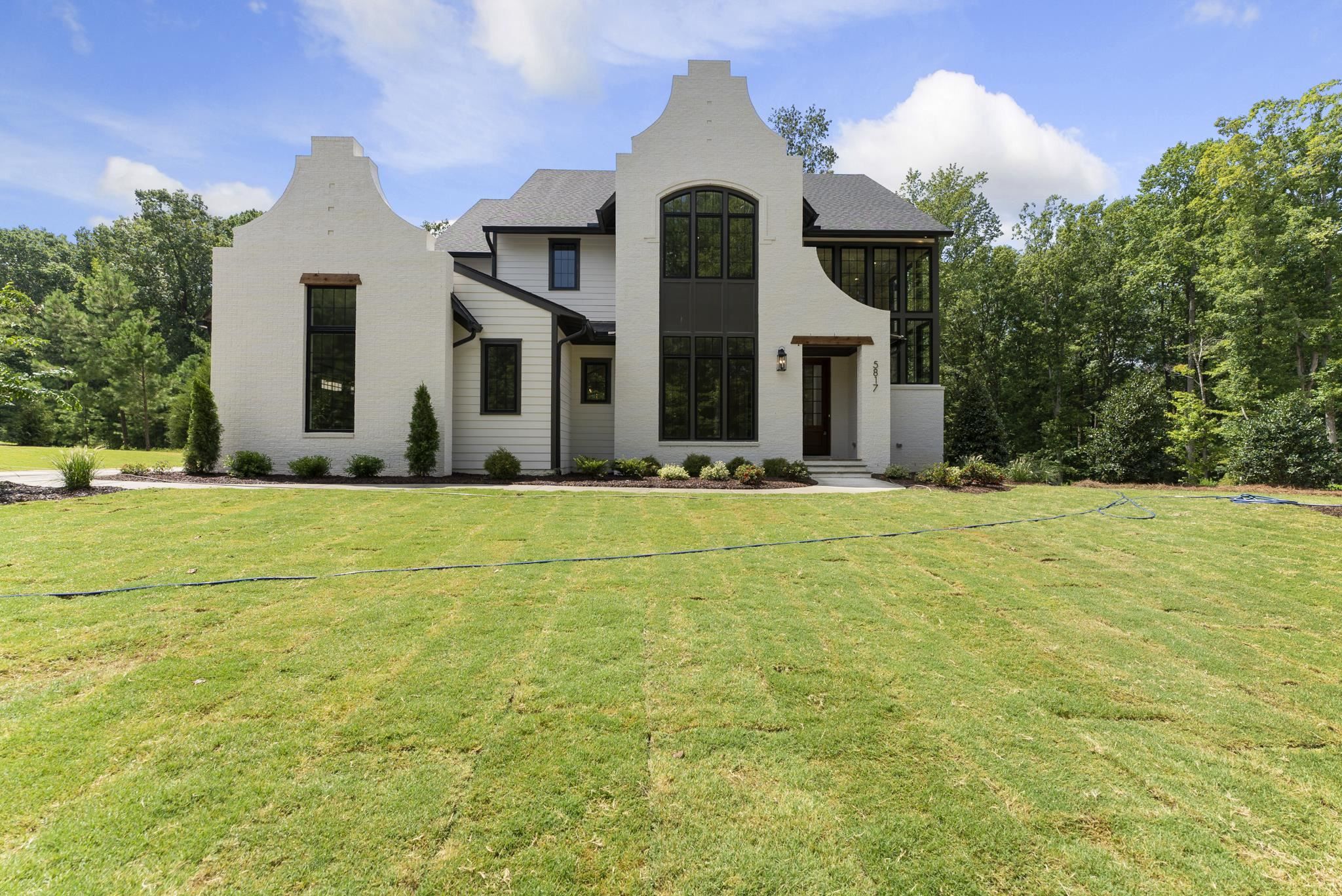 5817 Vintage Oak Lane