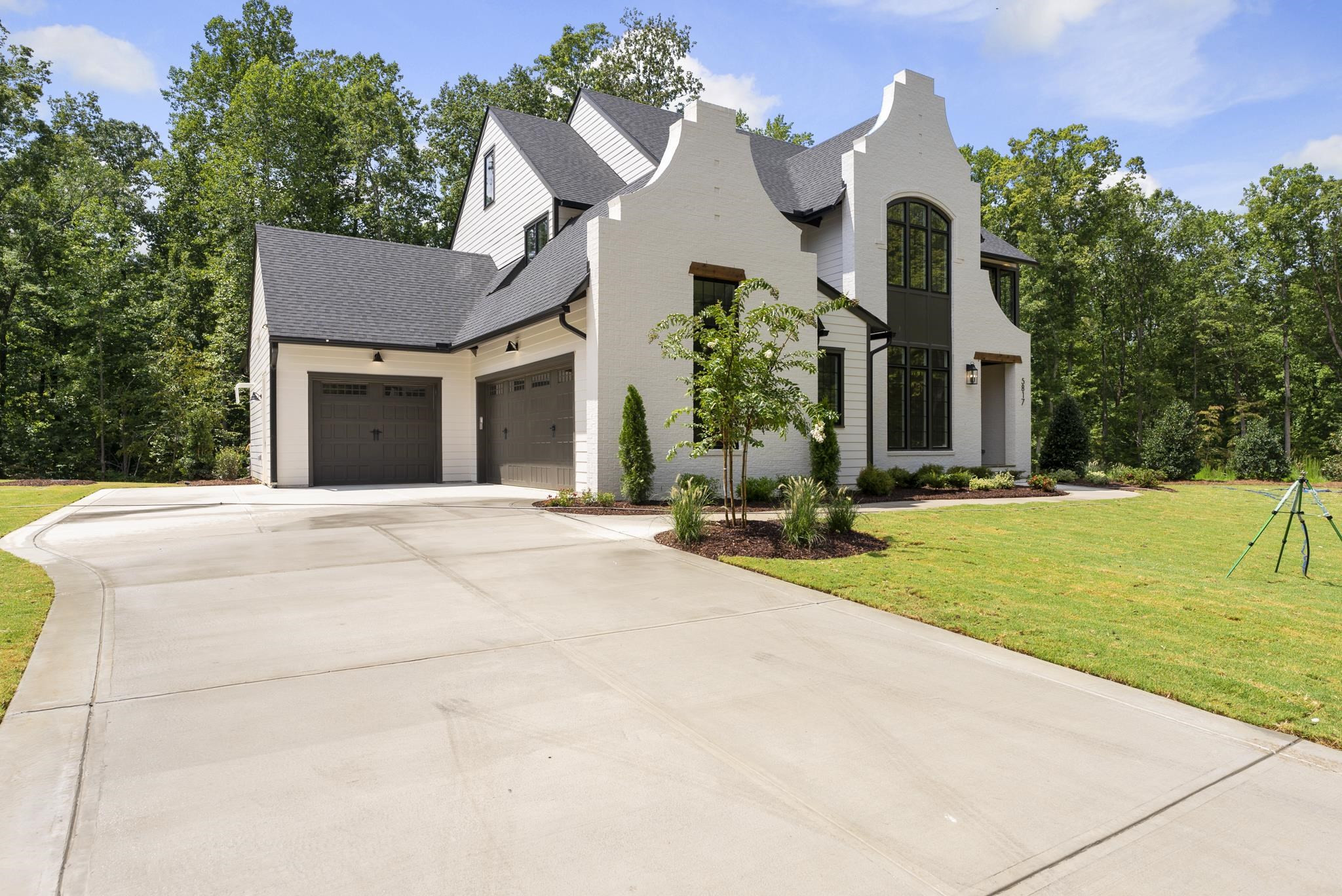 5817 Vintage Oak Lane